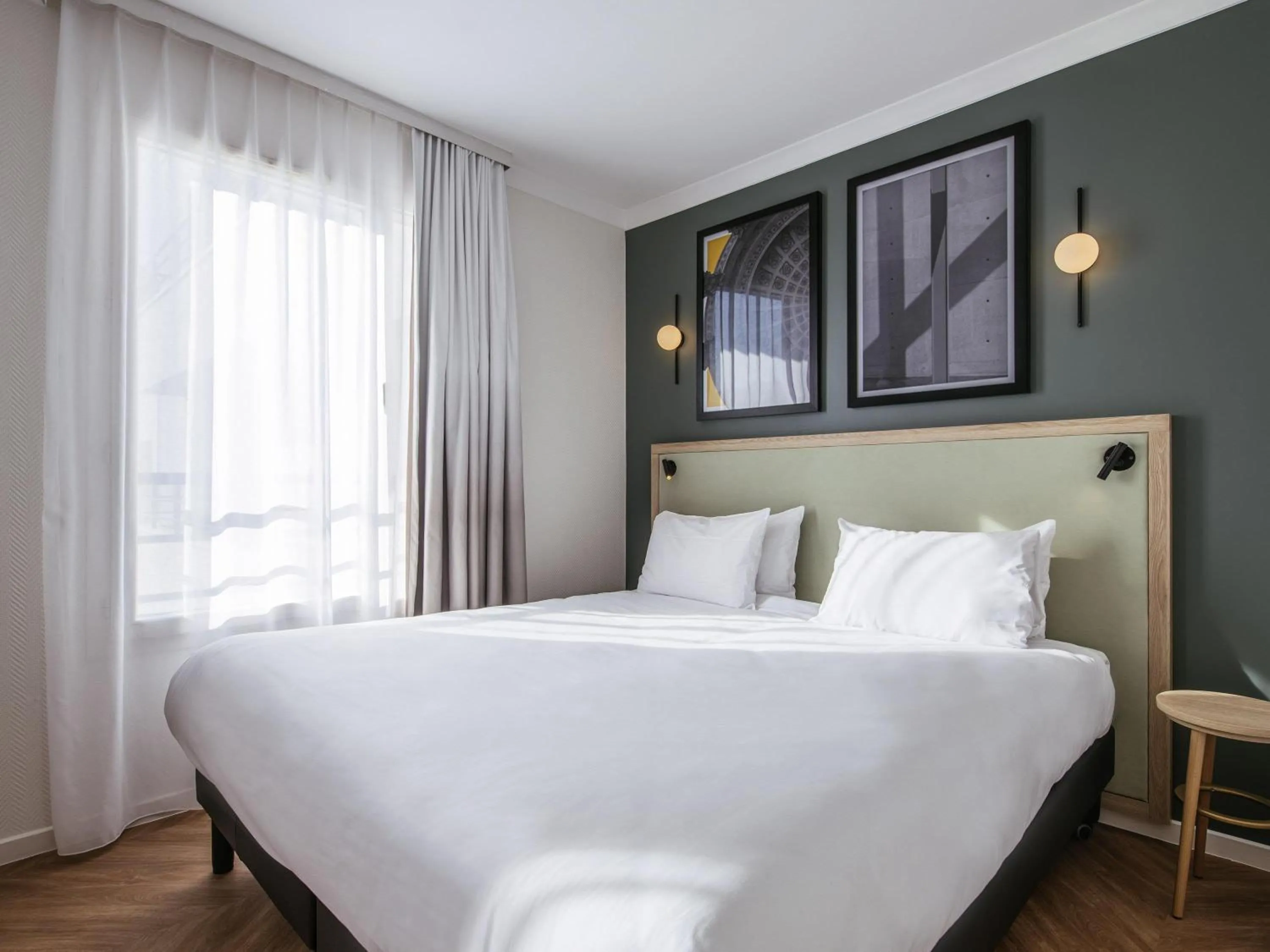 Property building, Bed in Aparthotel Adagio Paris Buttes Chaumont
