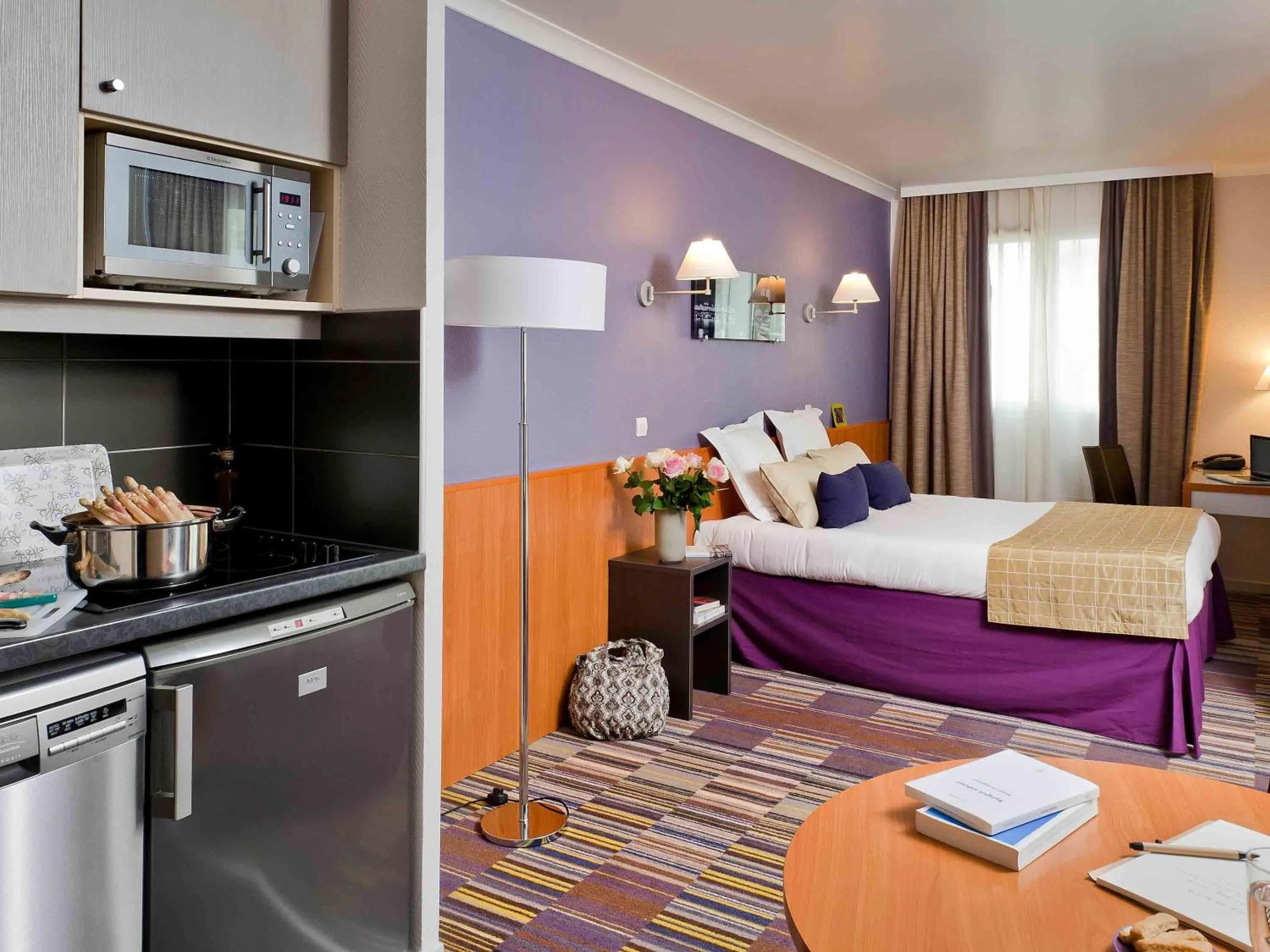 Bedroom, Bed in Aparthotel Adagio La Défense Le Parc