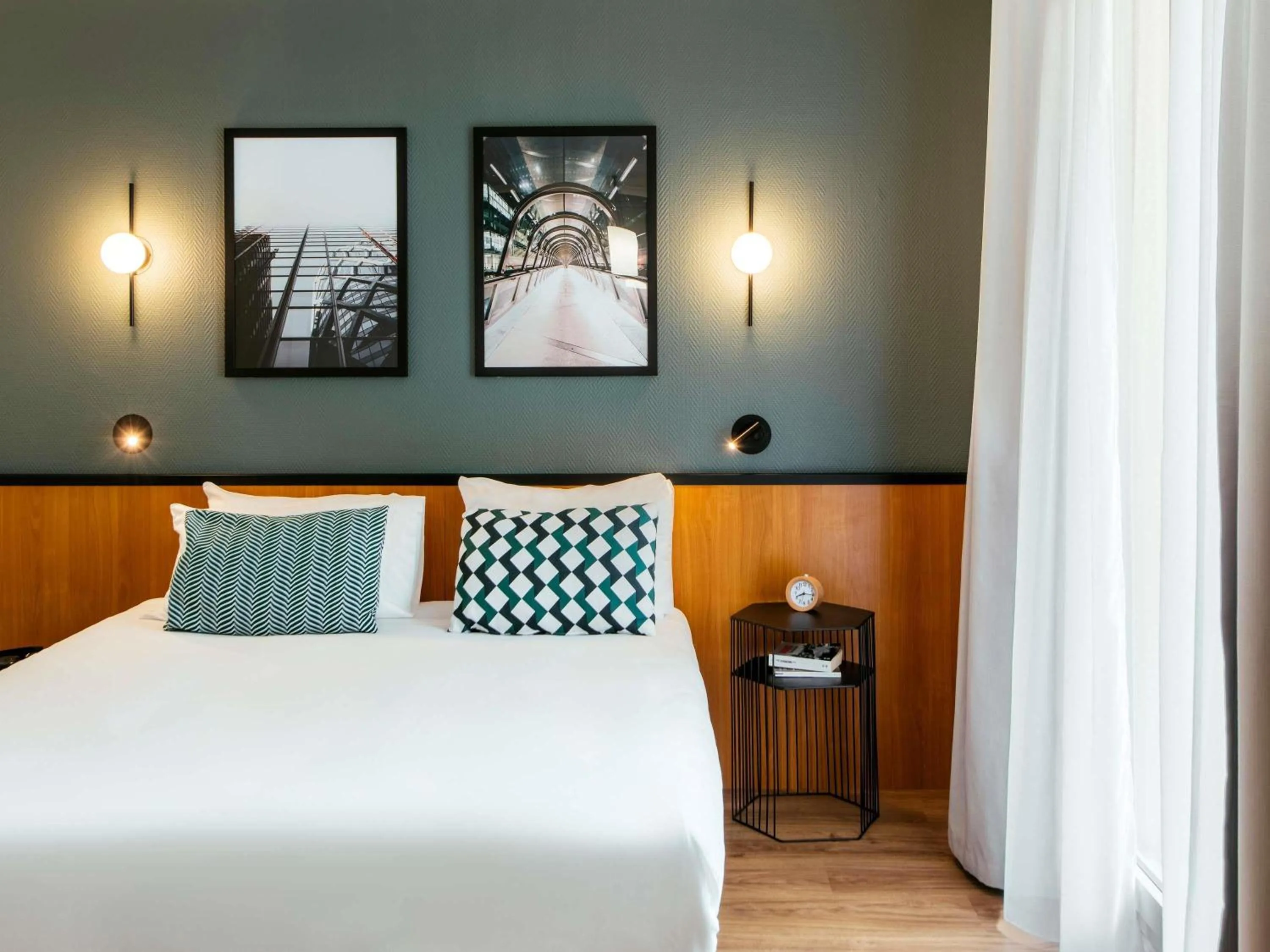 Bedroom, Bed in Aparthotel Adagio La Défense Le Parc