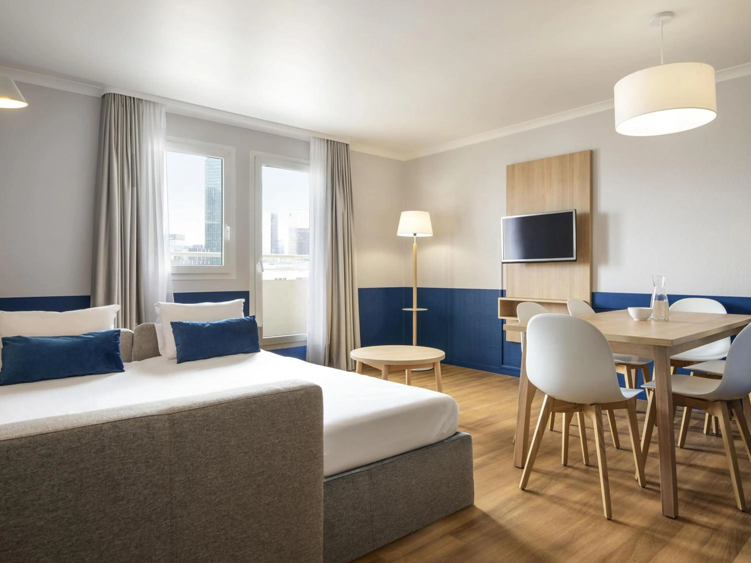 Bedroom, Bed in Aparthotel Adagio La Défense Kléber