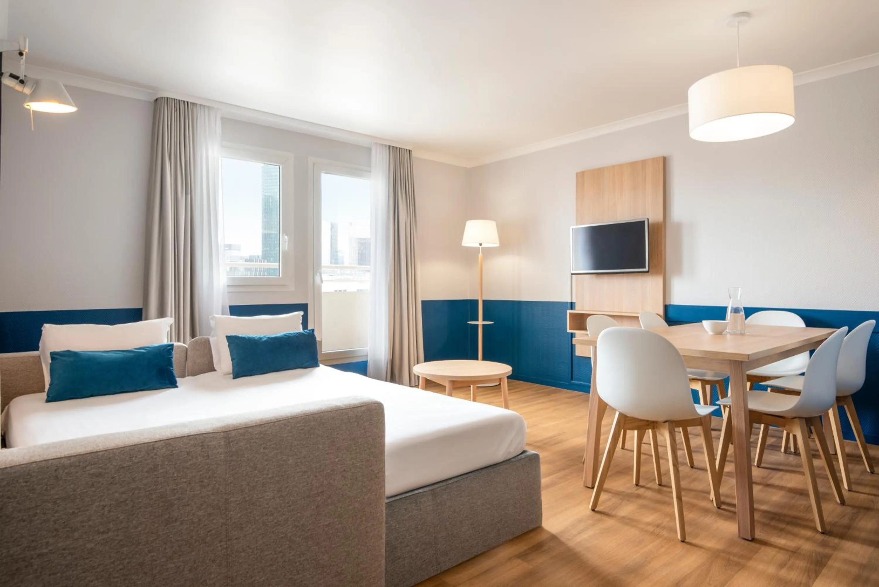 Bedroom, Bed in Aparthotel Adagio La Défense Kléber