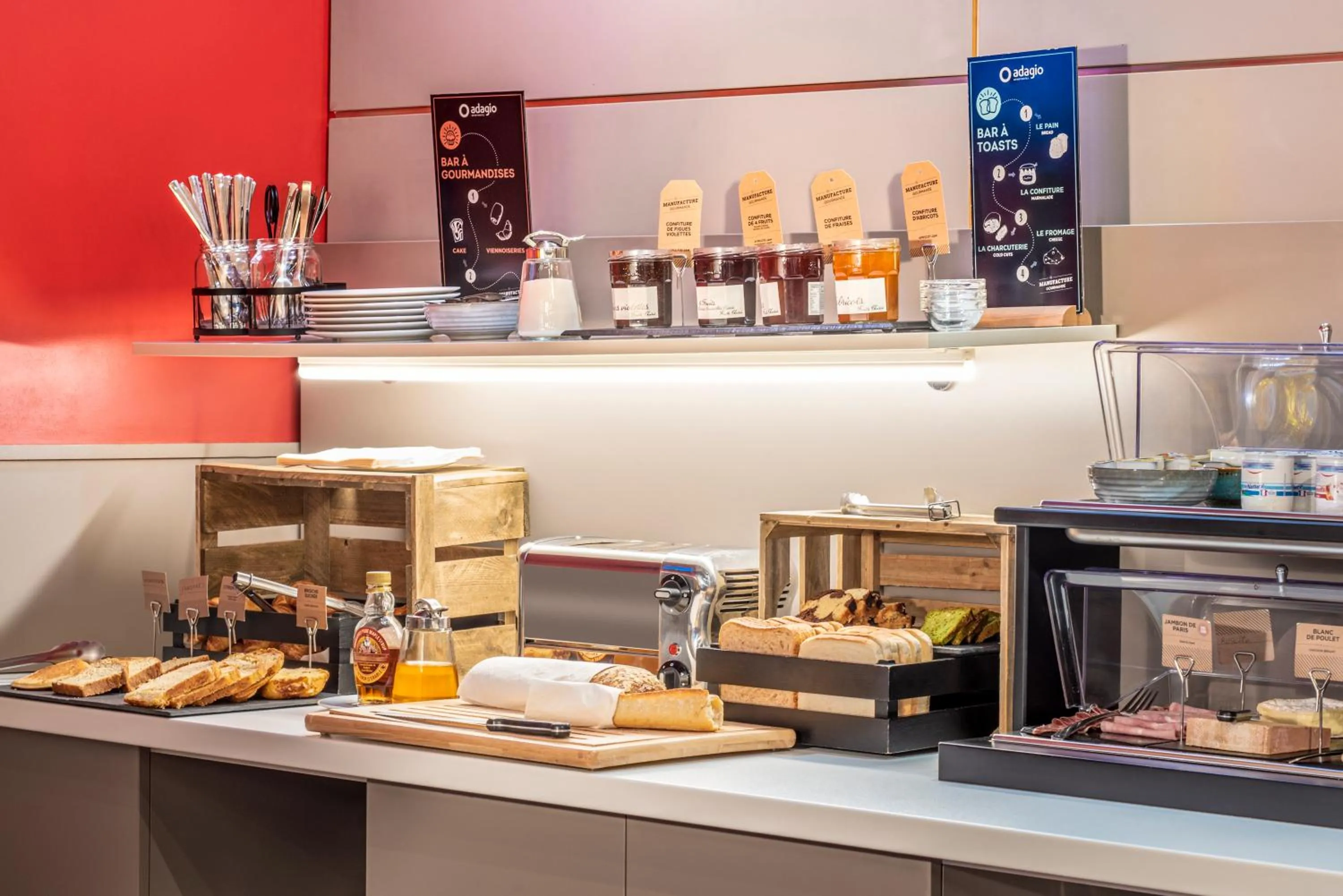 Breakfast in Aparthotel Adagio La Défense Kléber