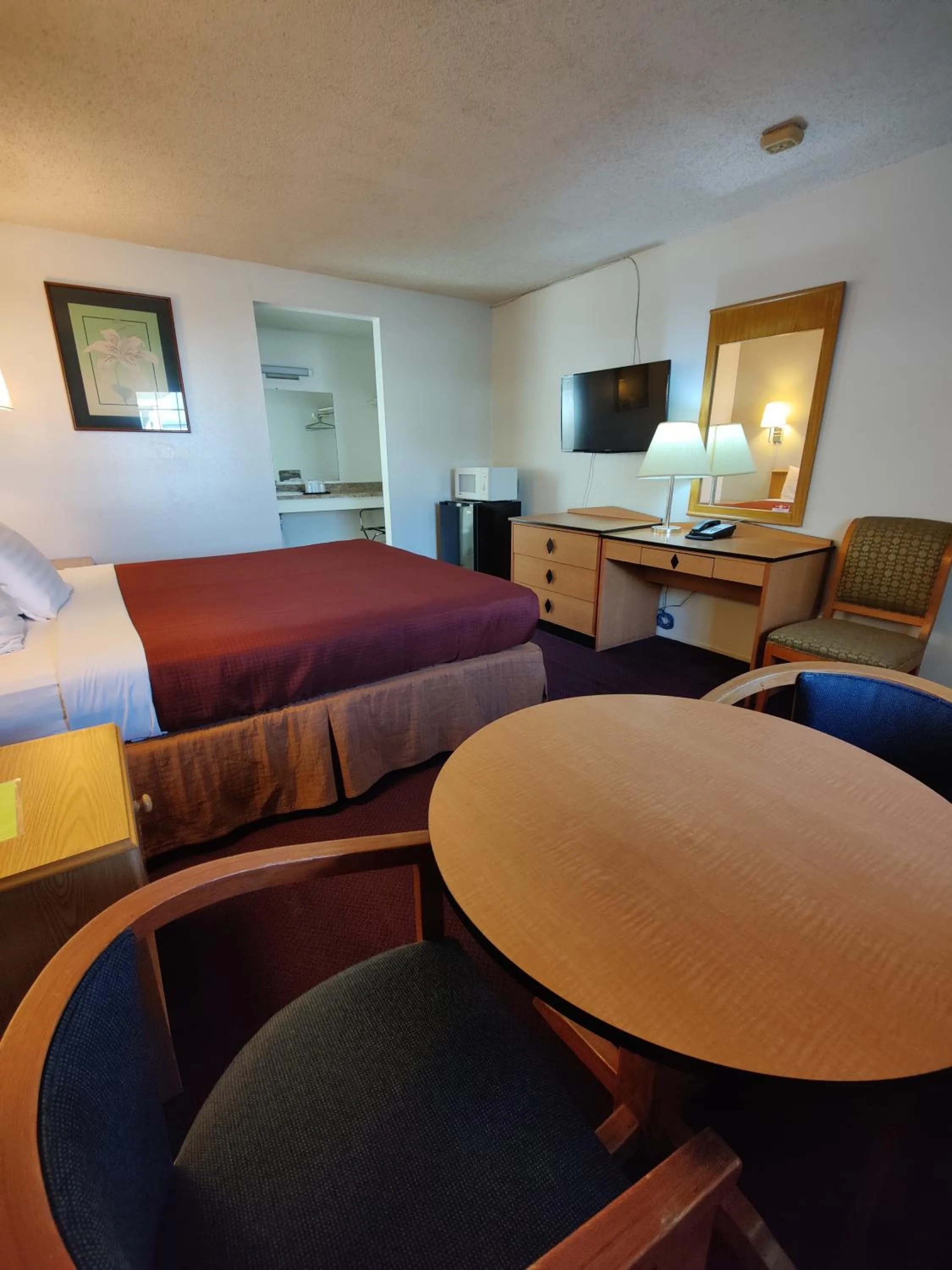 Photo of the whole room, Bed in Motel 8 Willcox