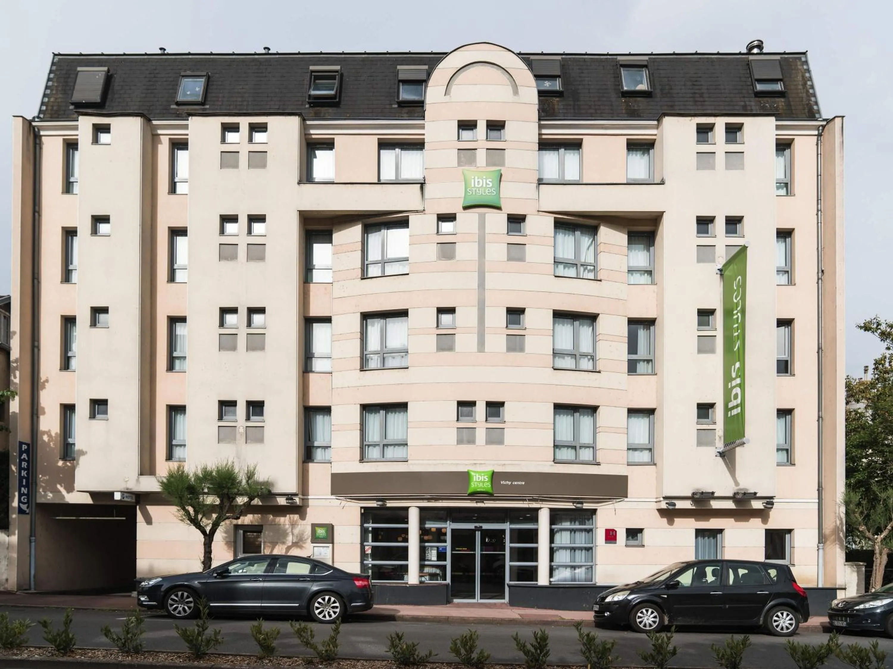 Property building in Hôtel ibis Styles Vichy Centre