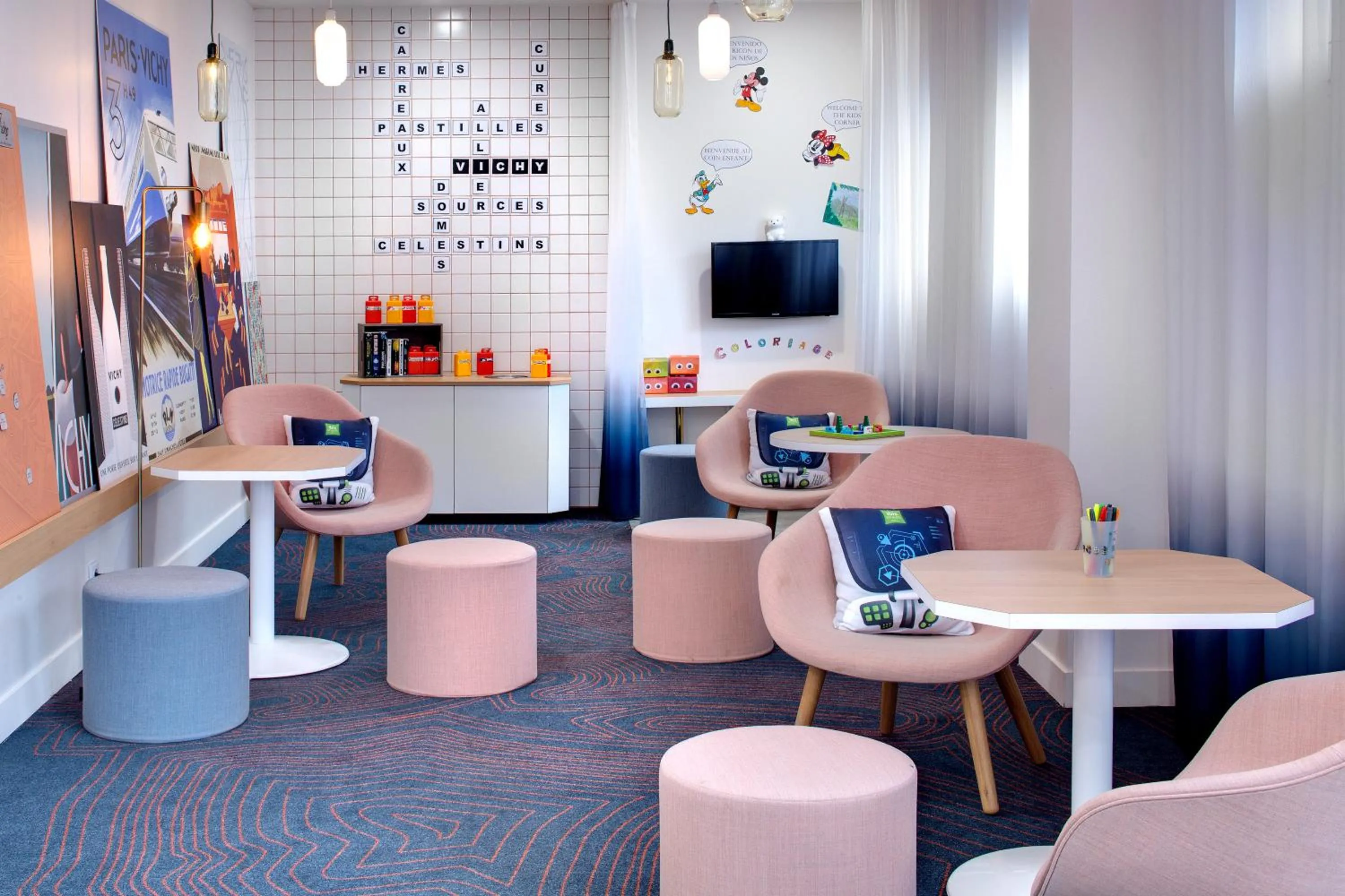 Kids's club in Hôtel ibis Styles Vichy Centre