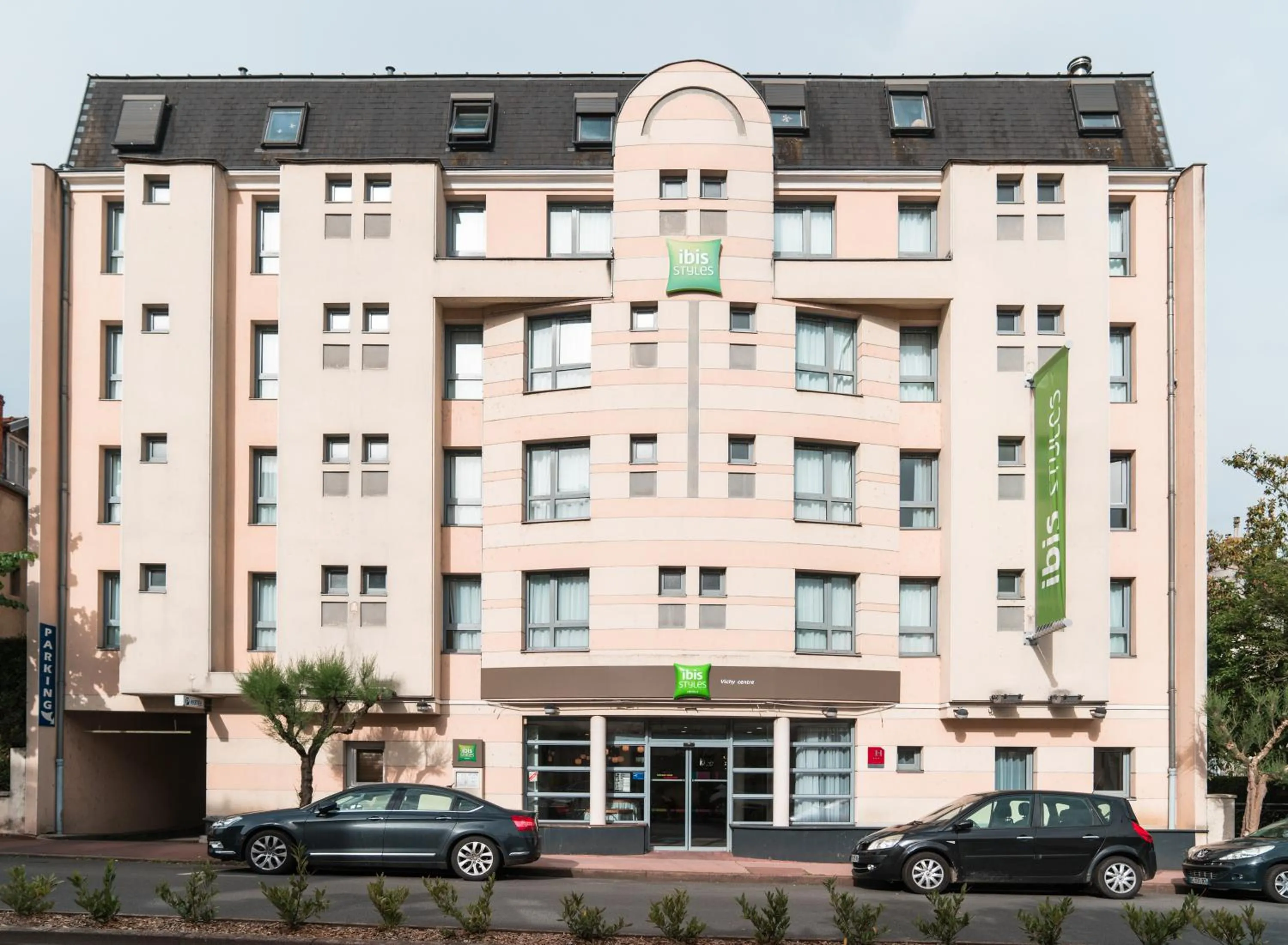 Facade/entrance in Hôtel ibis Styles Vichy Centre
