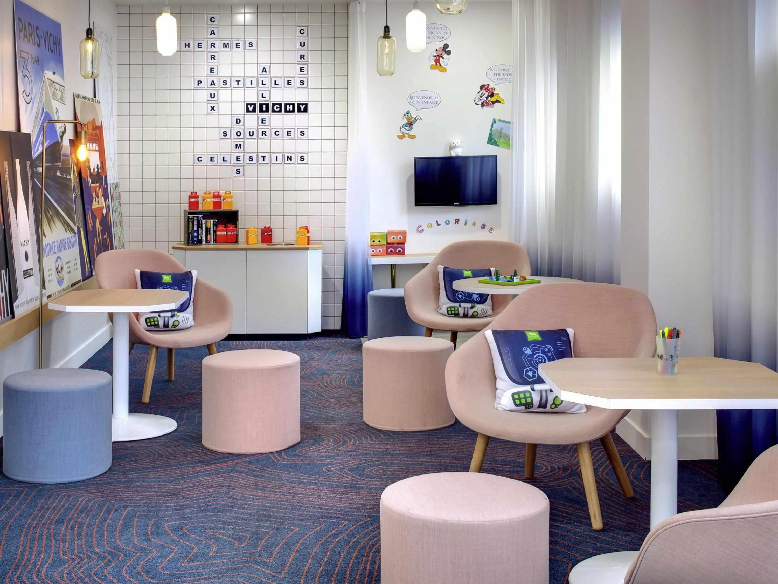 Lounge or bar in Hôtel ibis Styles Vichy Centre