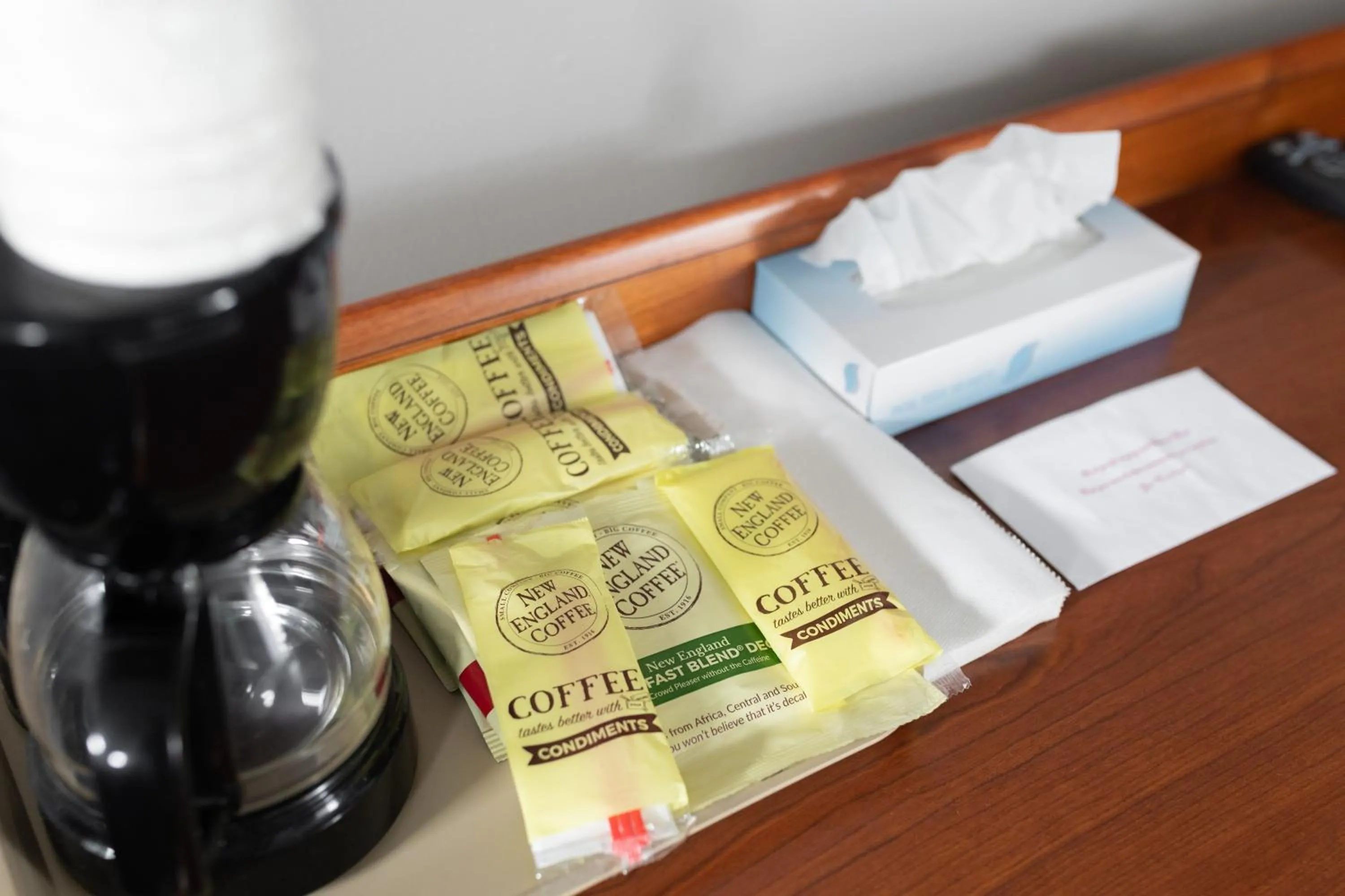 Coffee/tea facilities in Admiral Motel