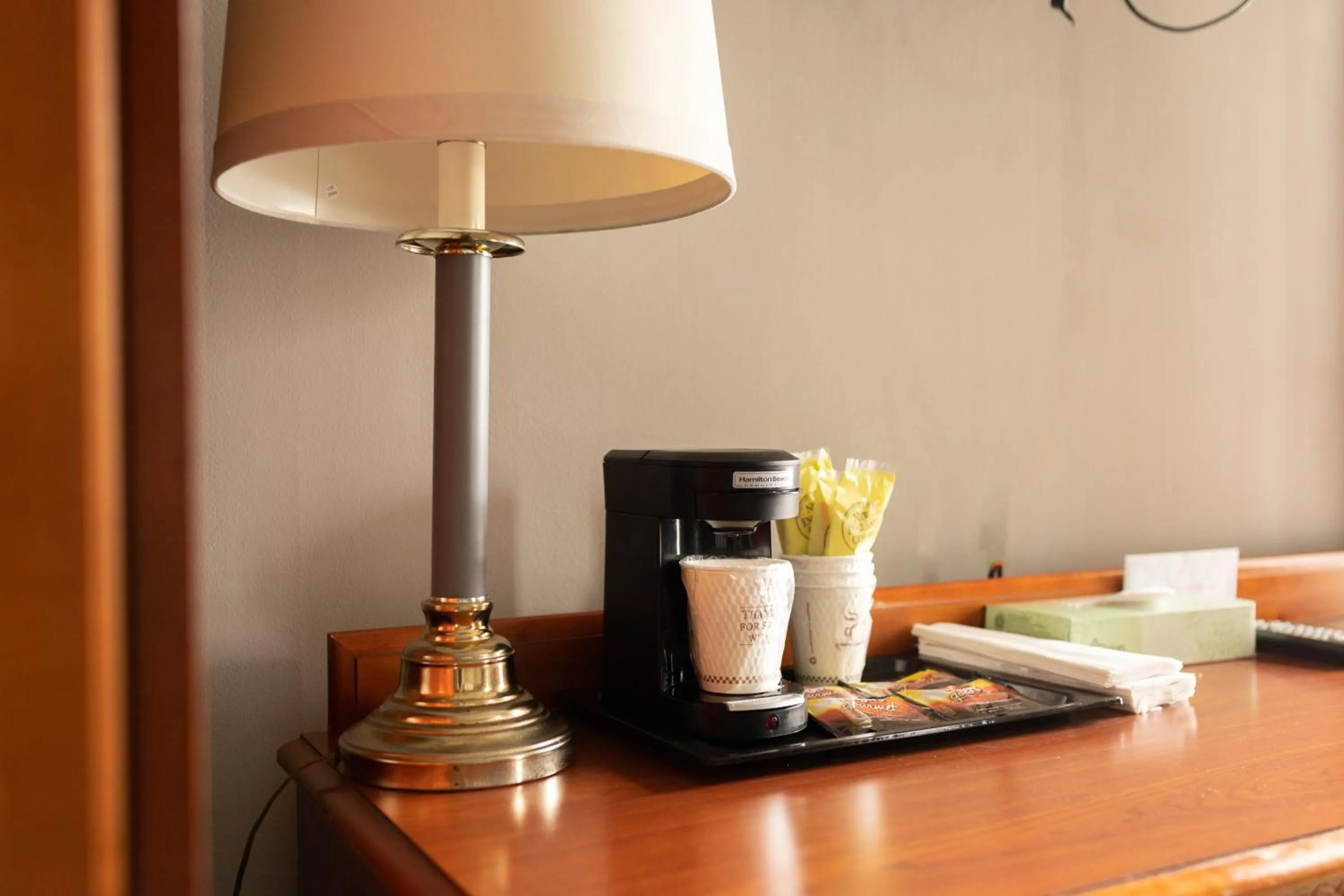 Coffee/tea facilities in Admiral Motel