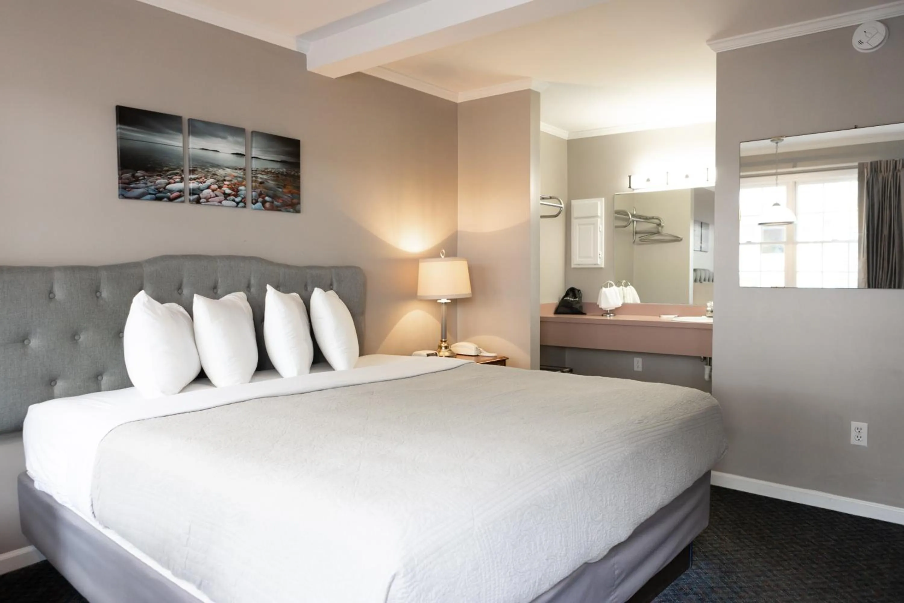 Bed in Admiral Motel