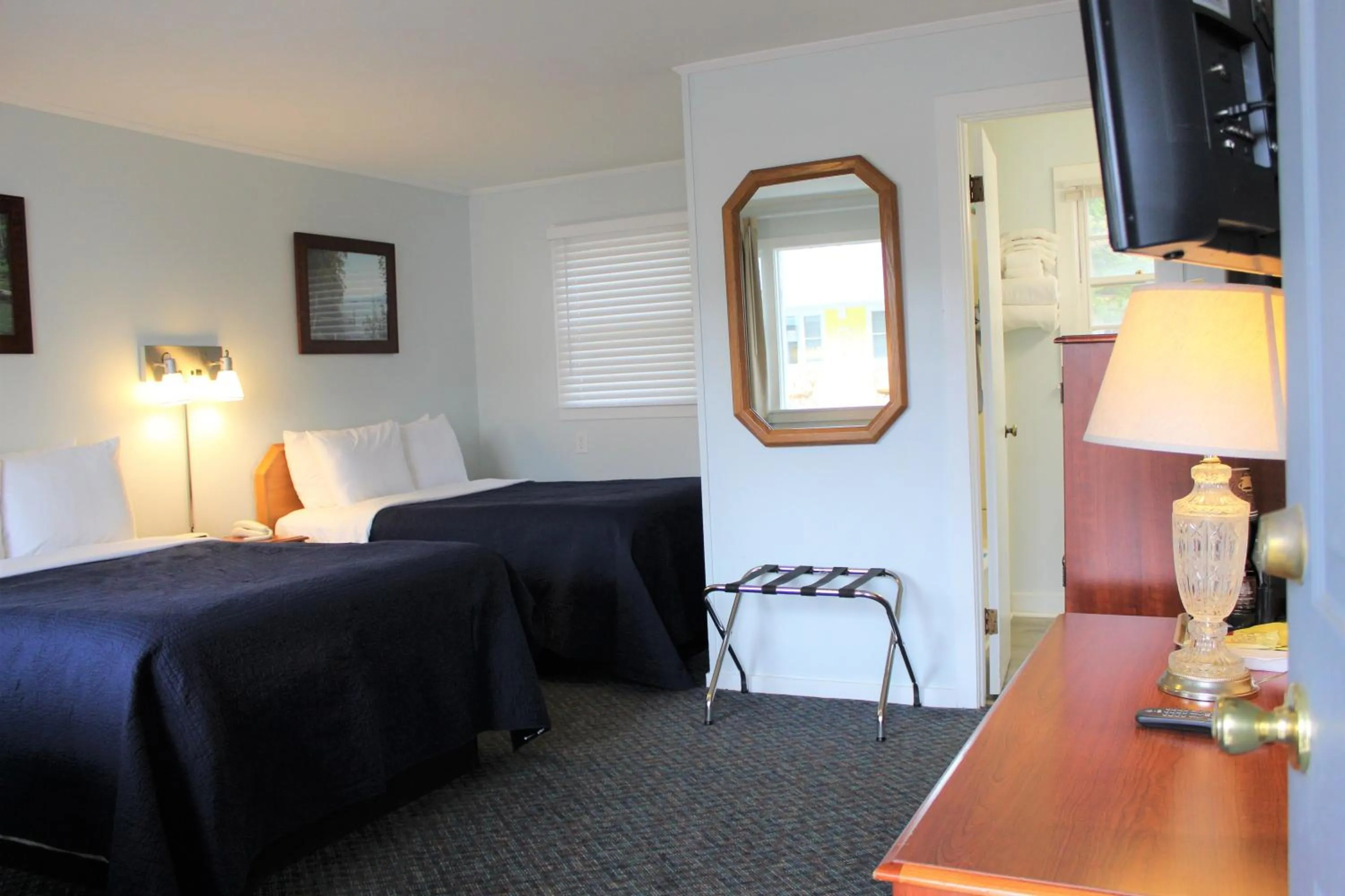 Bed in Admiral Motel