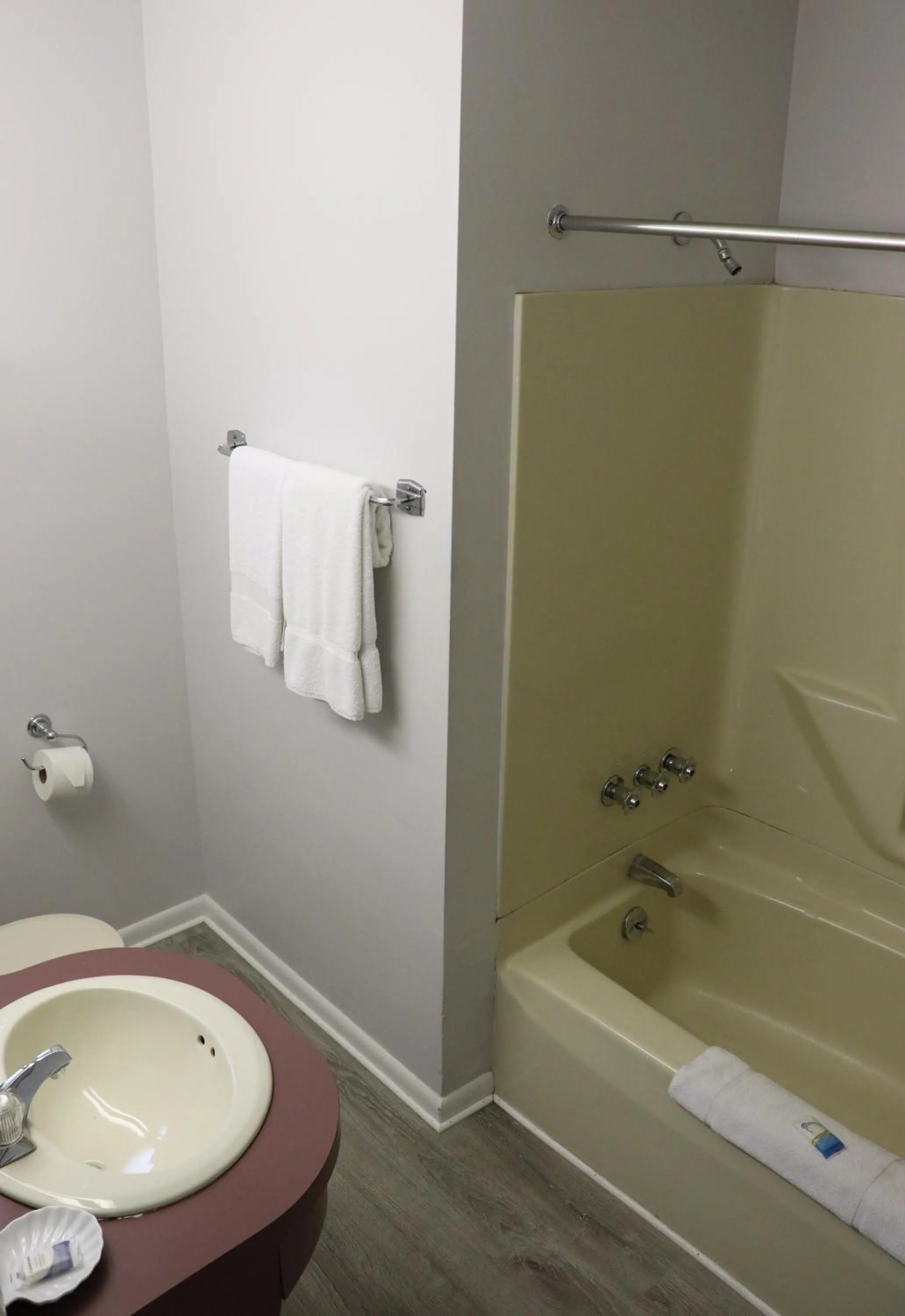 Shower in Admiral Motel