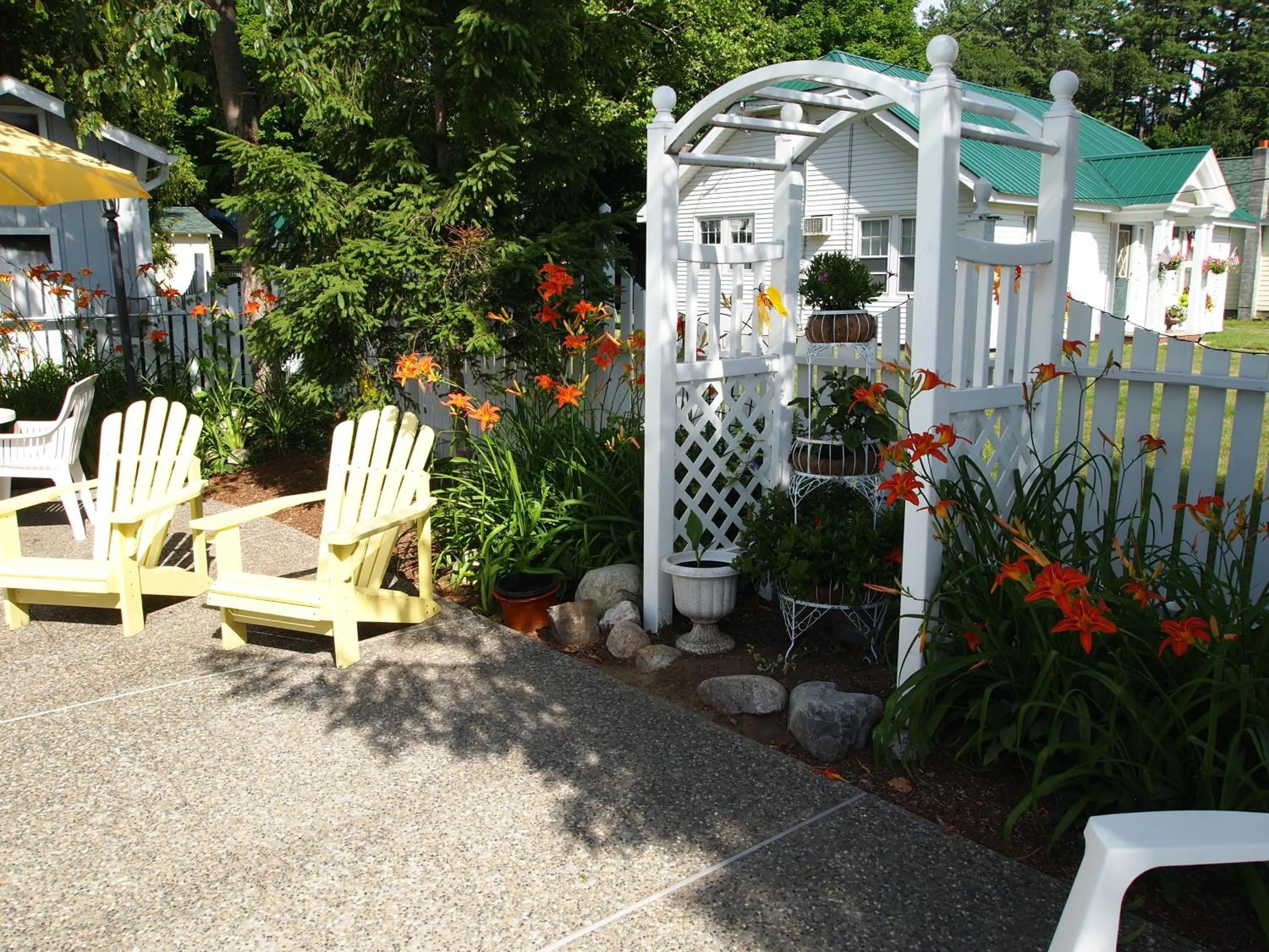 Garden in Admiral Motel