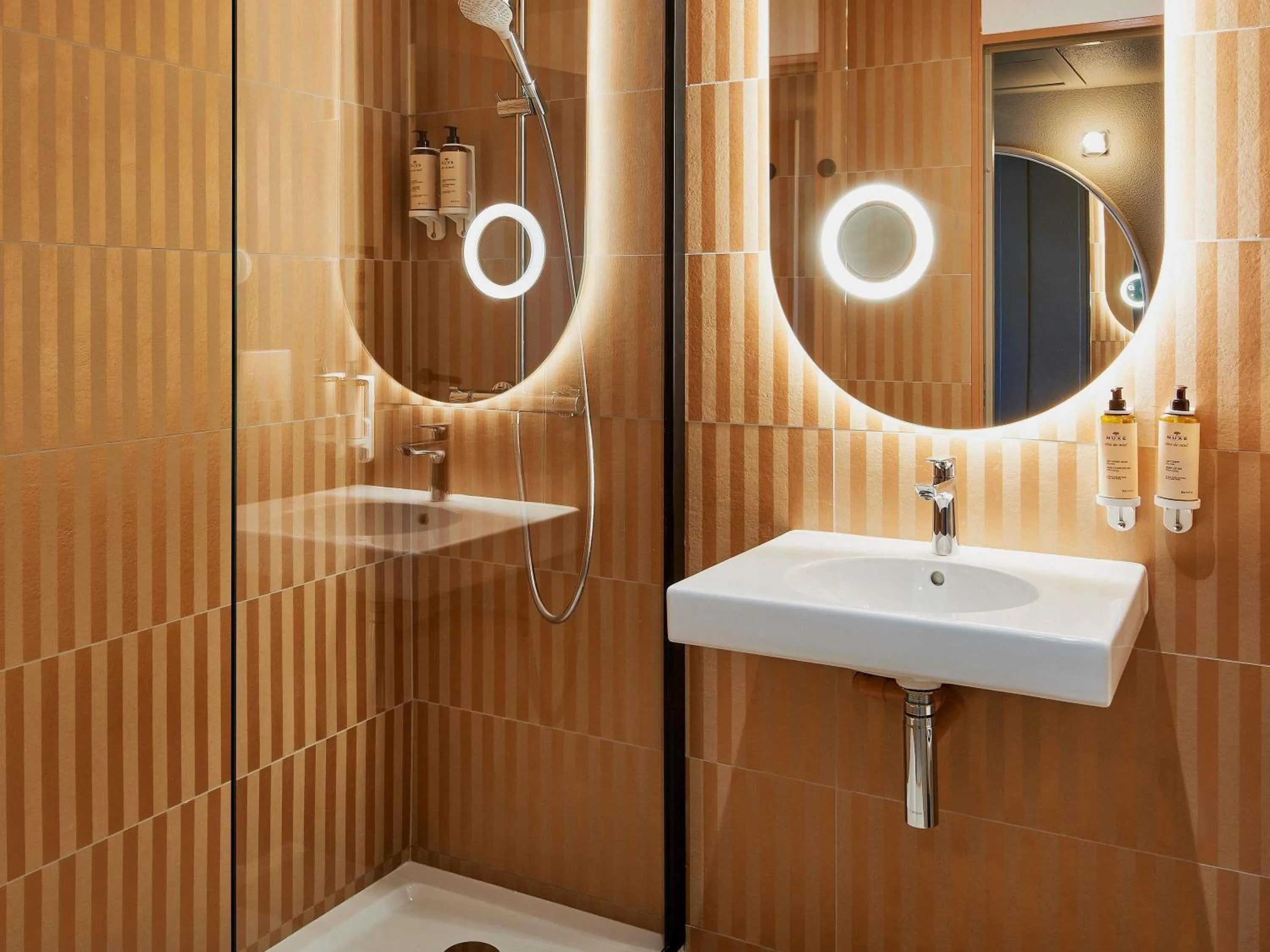 Bedroom in Mercure Saint Raphael Centre Plage