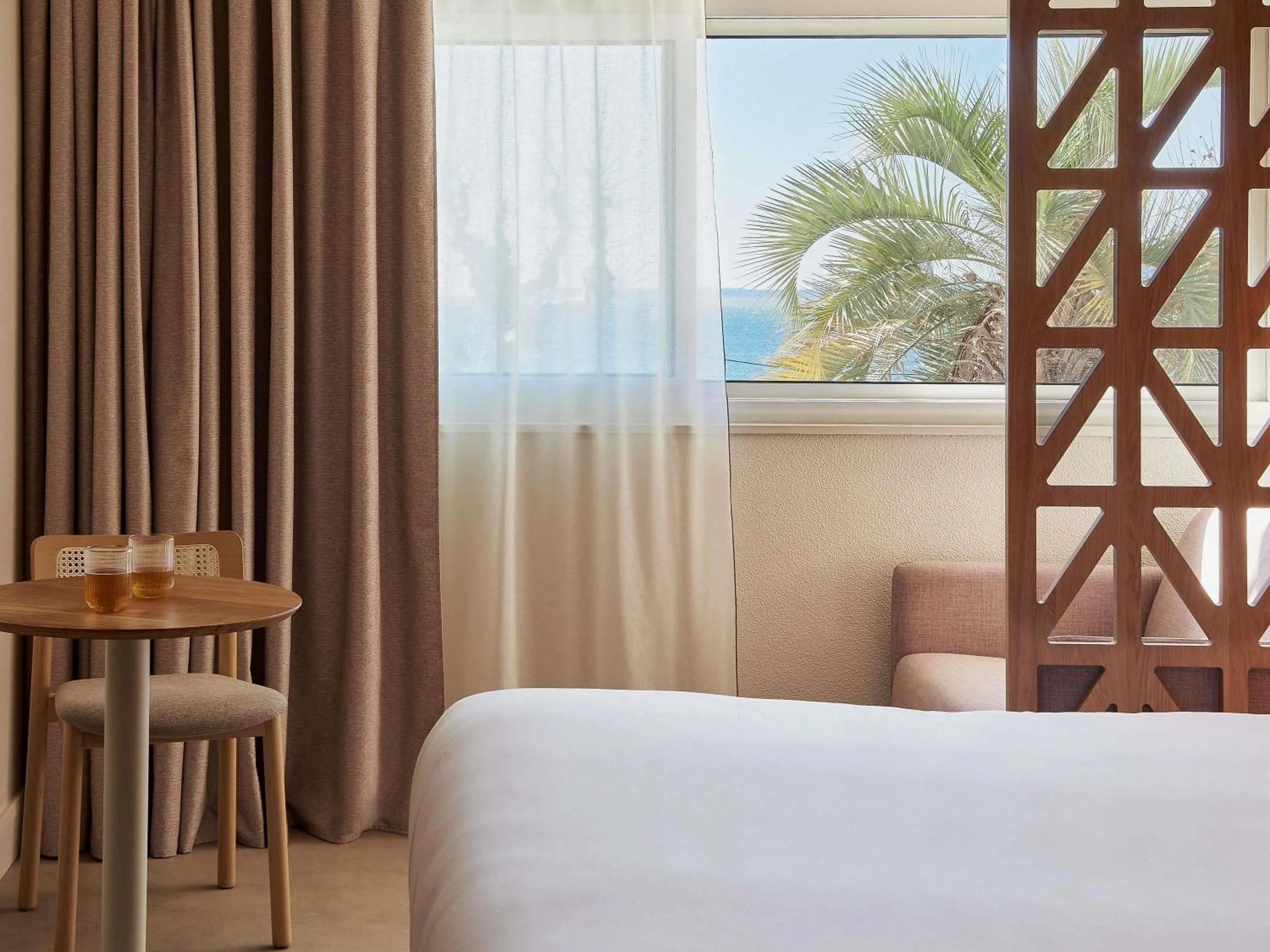 Bedroom, Bed in Mercure Saint Raphael Centre Plage