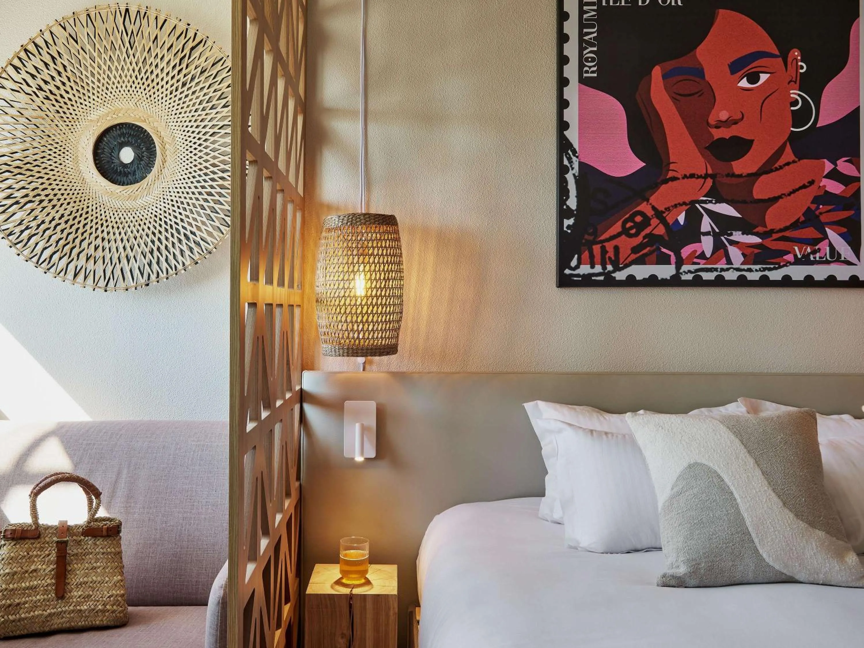 Bedroom, Bed in Hotel Continental Saint Raphael