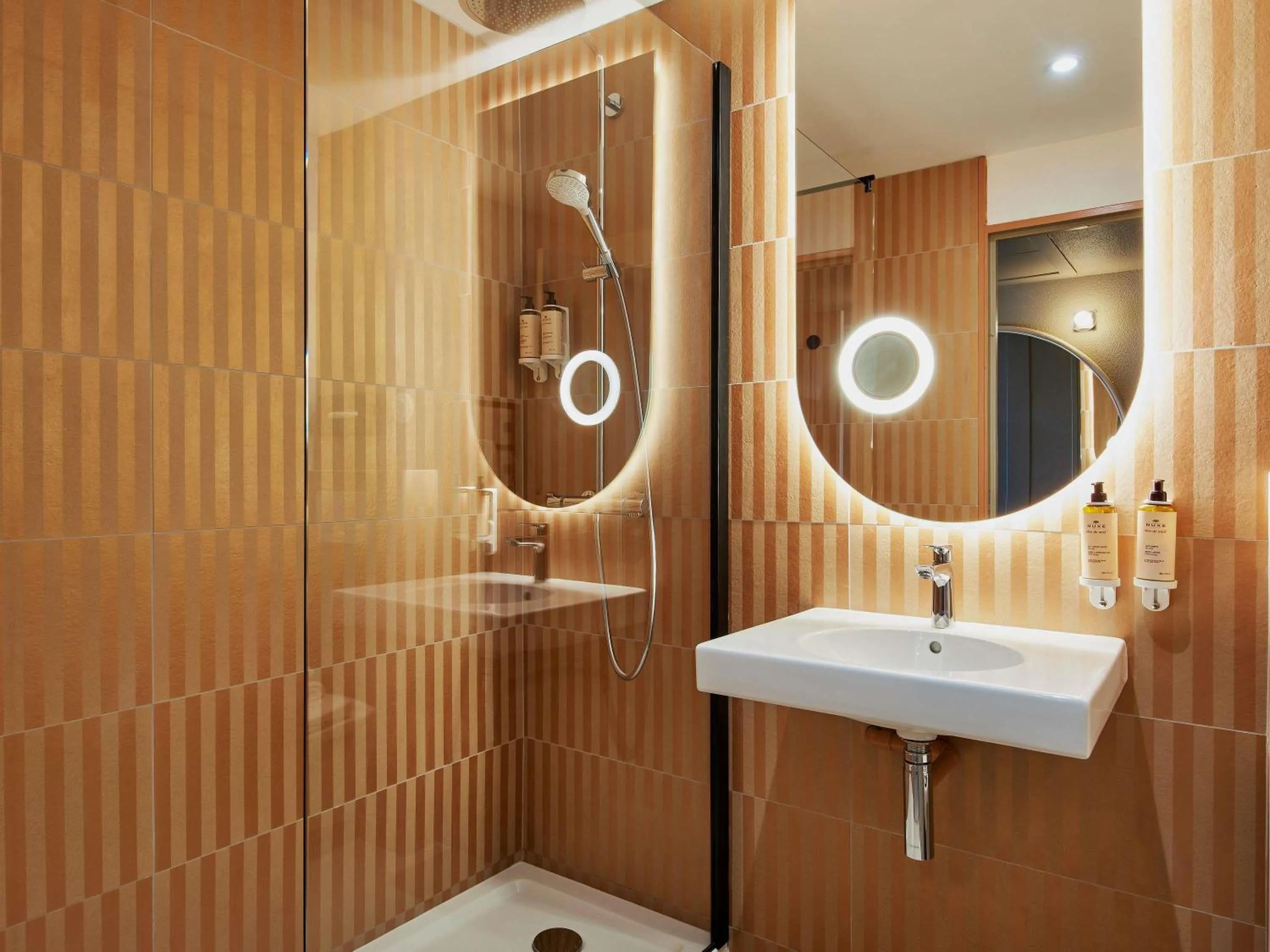 Bedroom in Mercure Saint Raphael Centre Plage