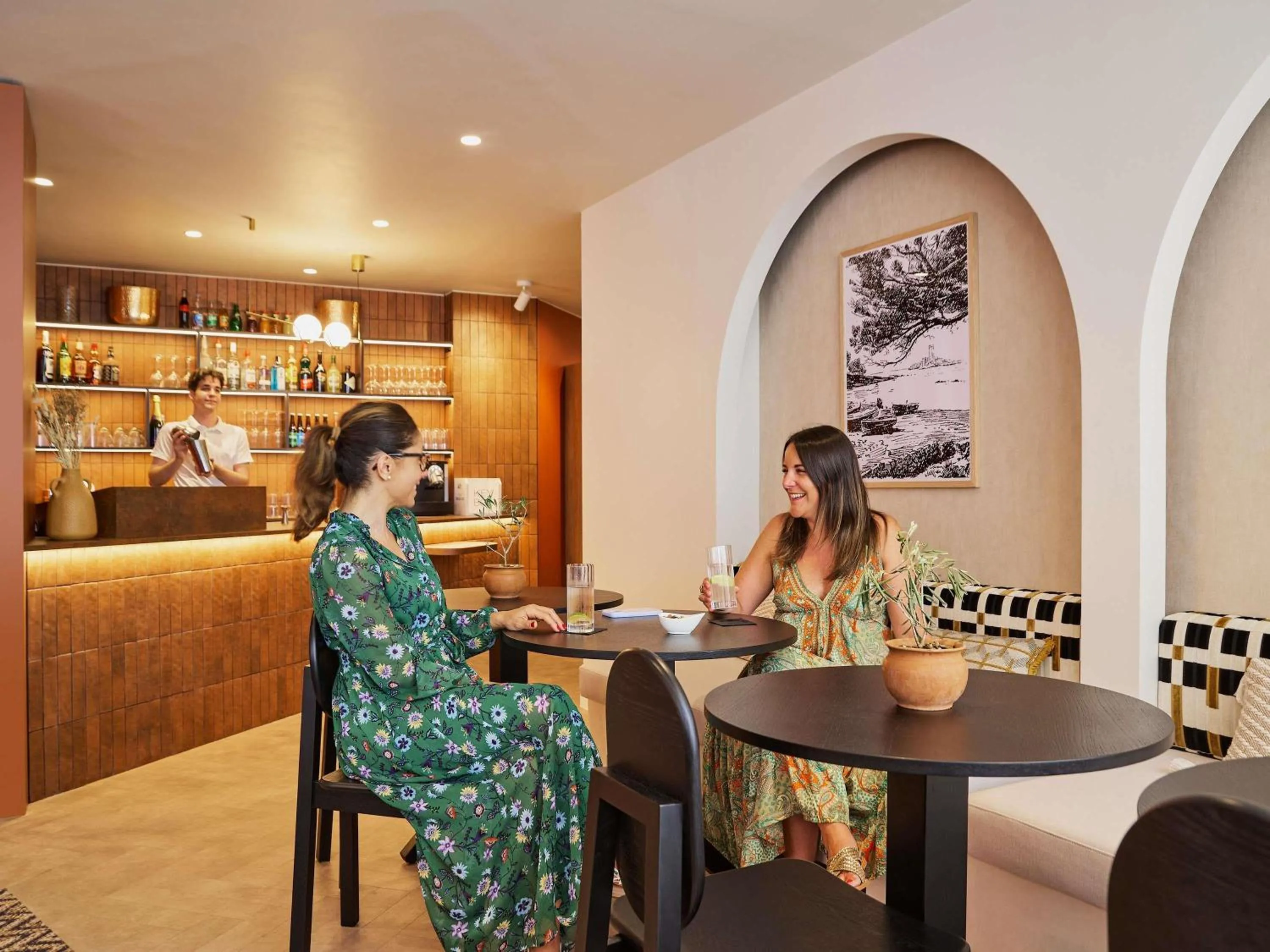 Lounge or bar in Mercure Saint Raphael Centre Plage