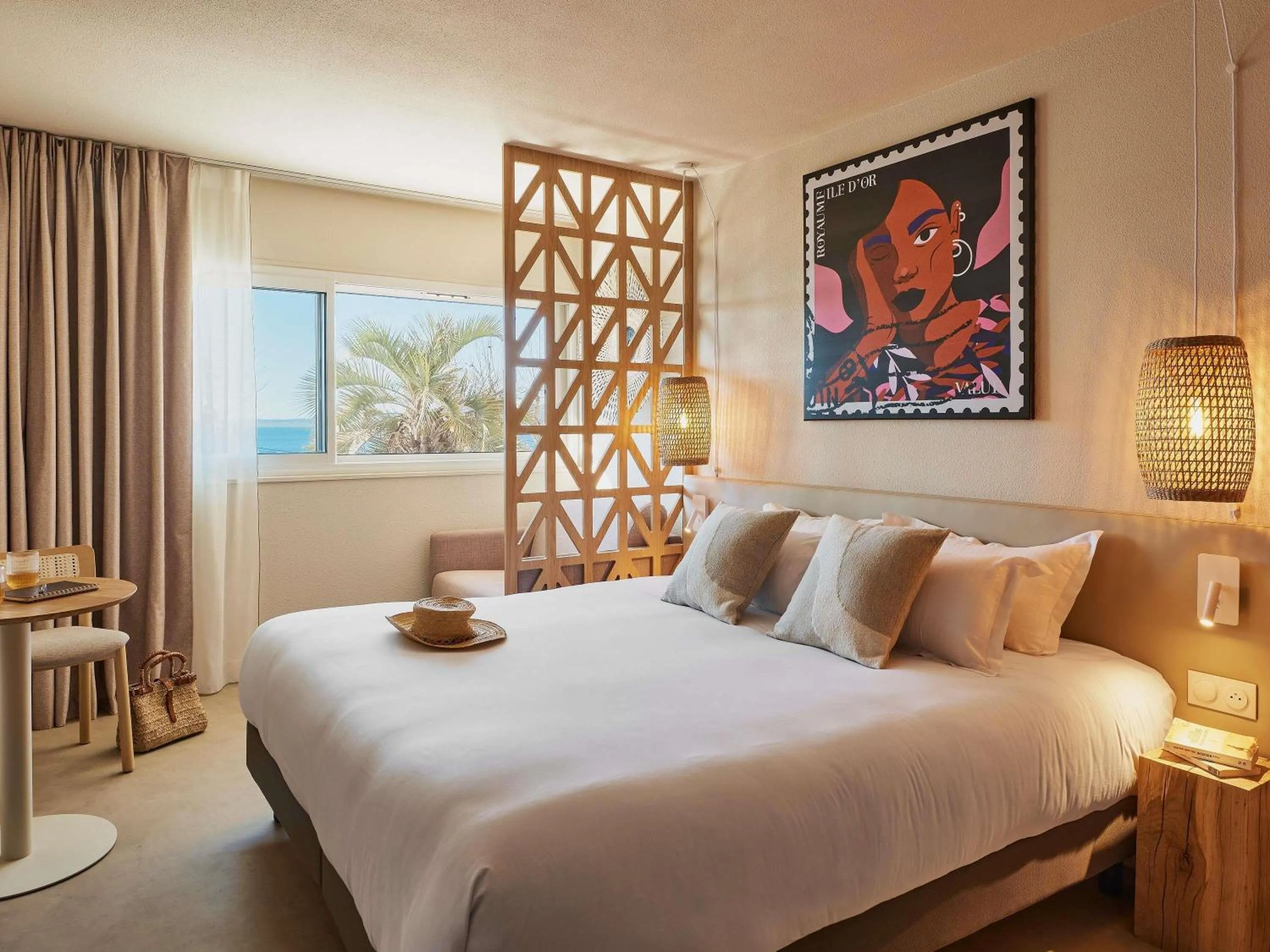 Bedroom, Bed in Mercure Saint Raphael Centre Plage