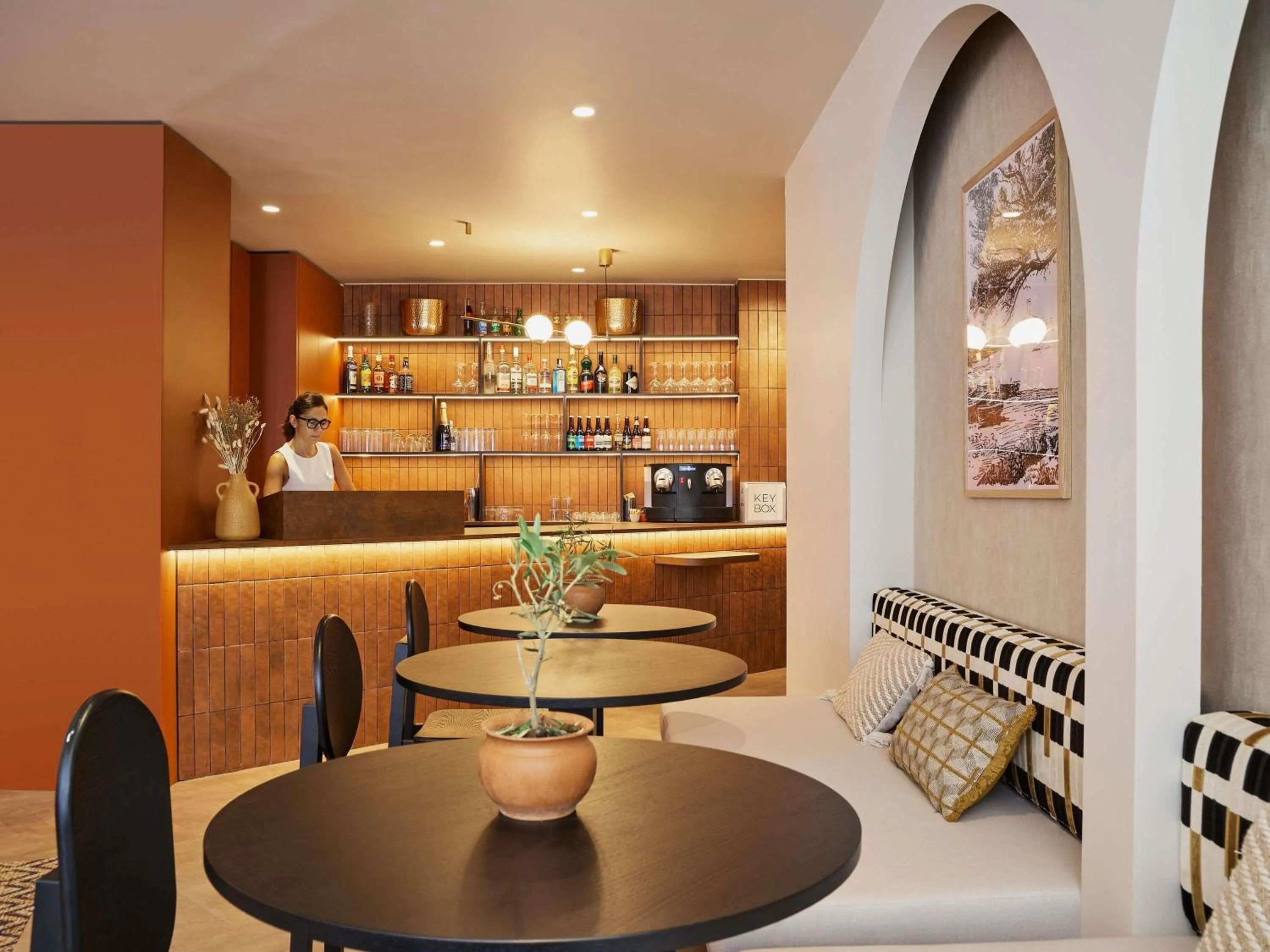 Lounge or bar in Mercure Saint Raphael Centre Plage