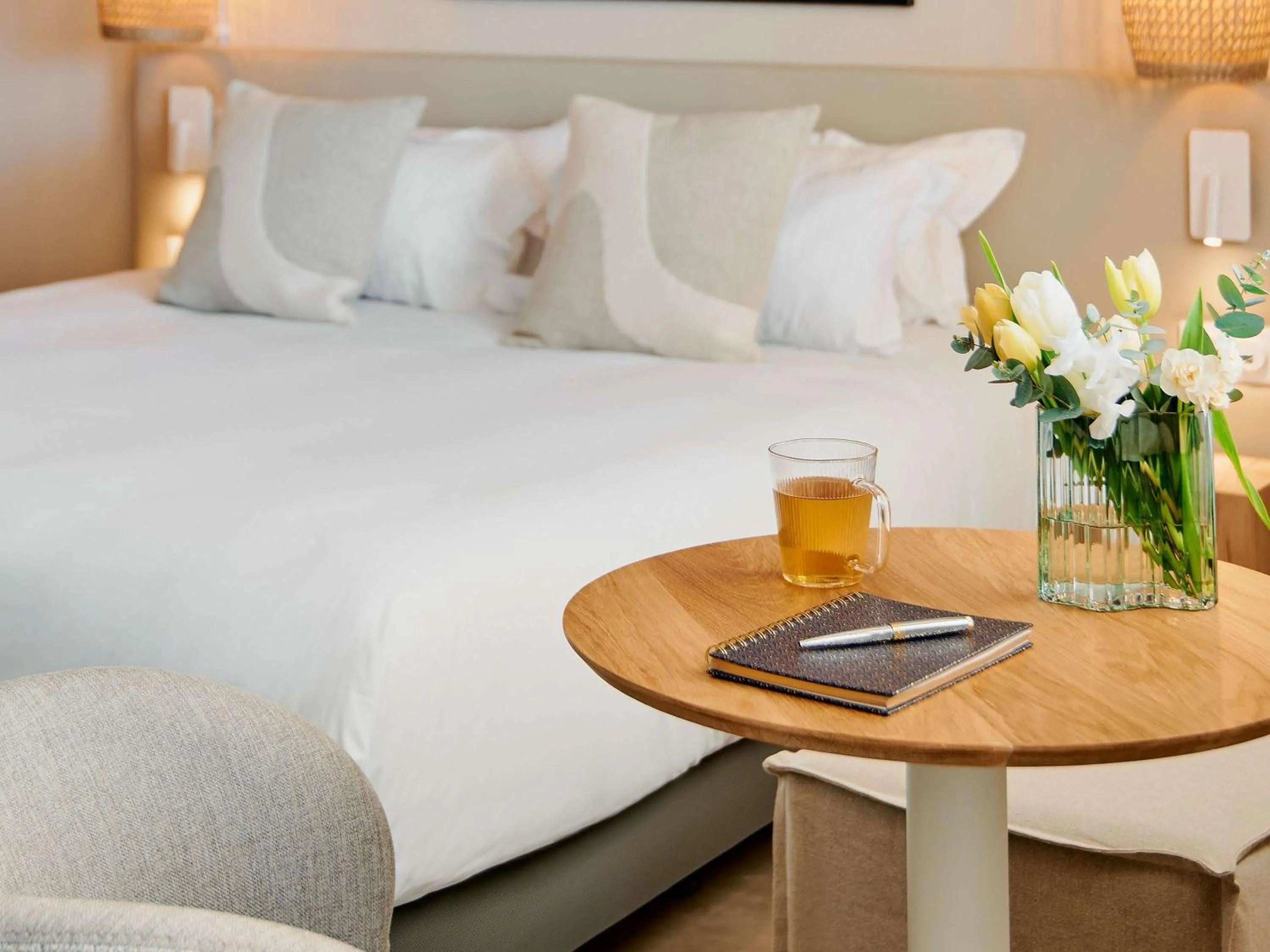 Bedroom, Bed in Hotel Continental Saint Raphael