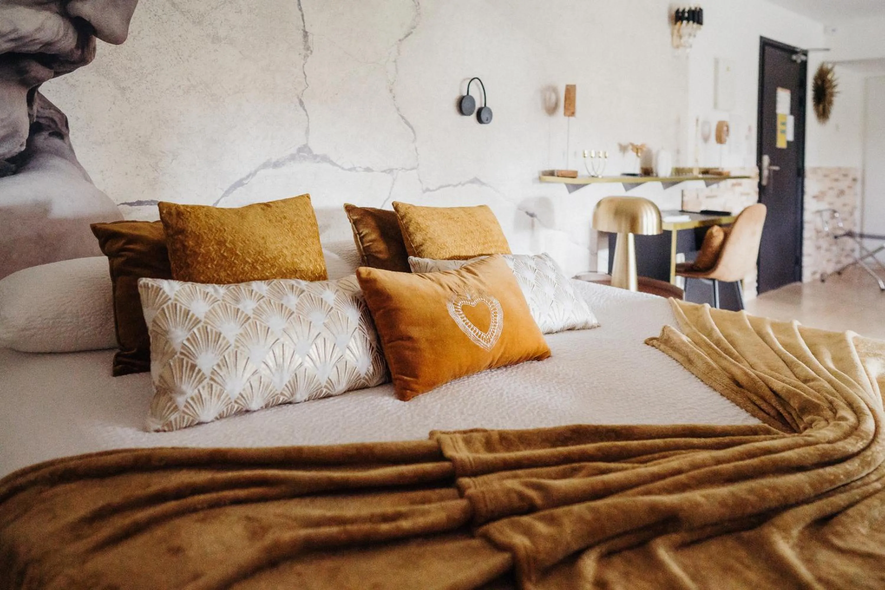 Decorative detail, Bed in Le Confidentiel Hôtel & SPA