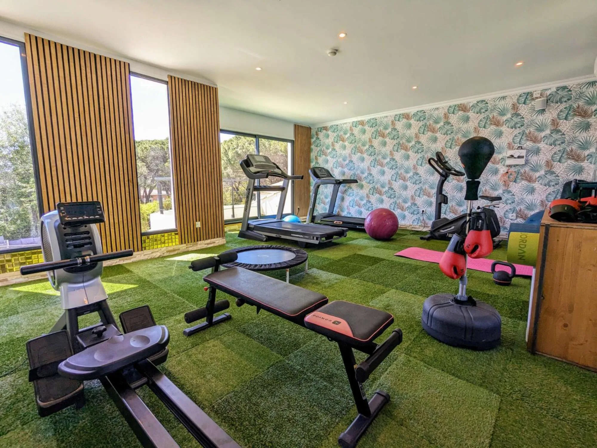 Fitness centre/facilities in Le Confidentiel Hôtel & SPA