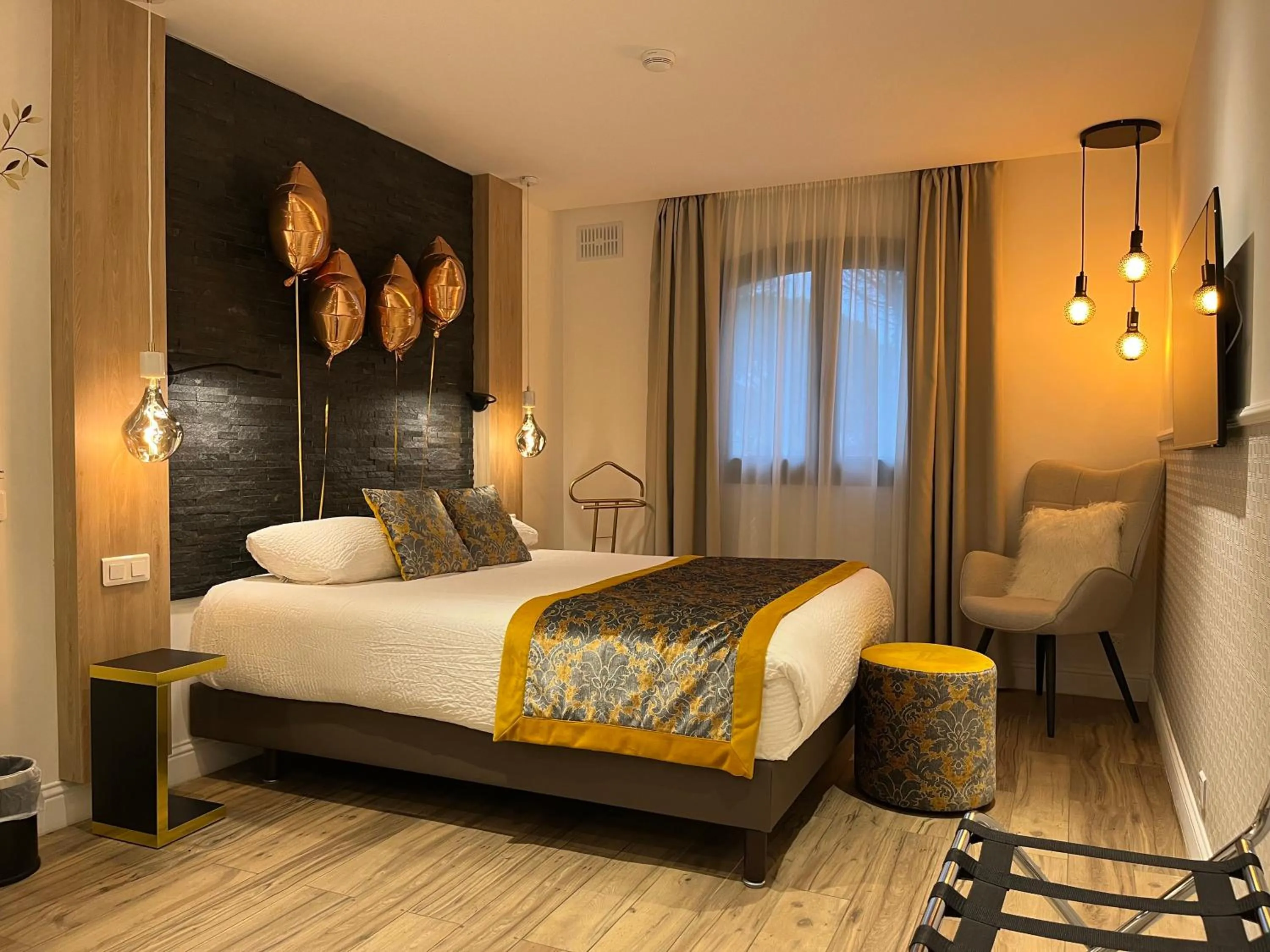 Bedroom, Bed in Le Confidentiel Hôtel & SPA