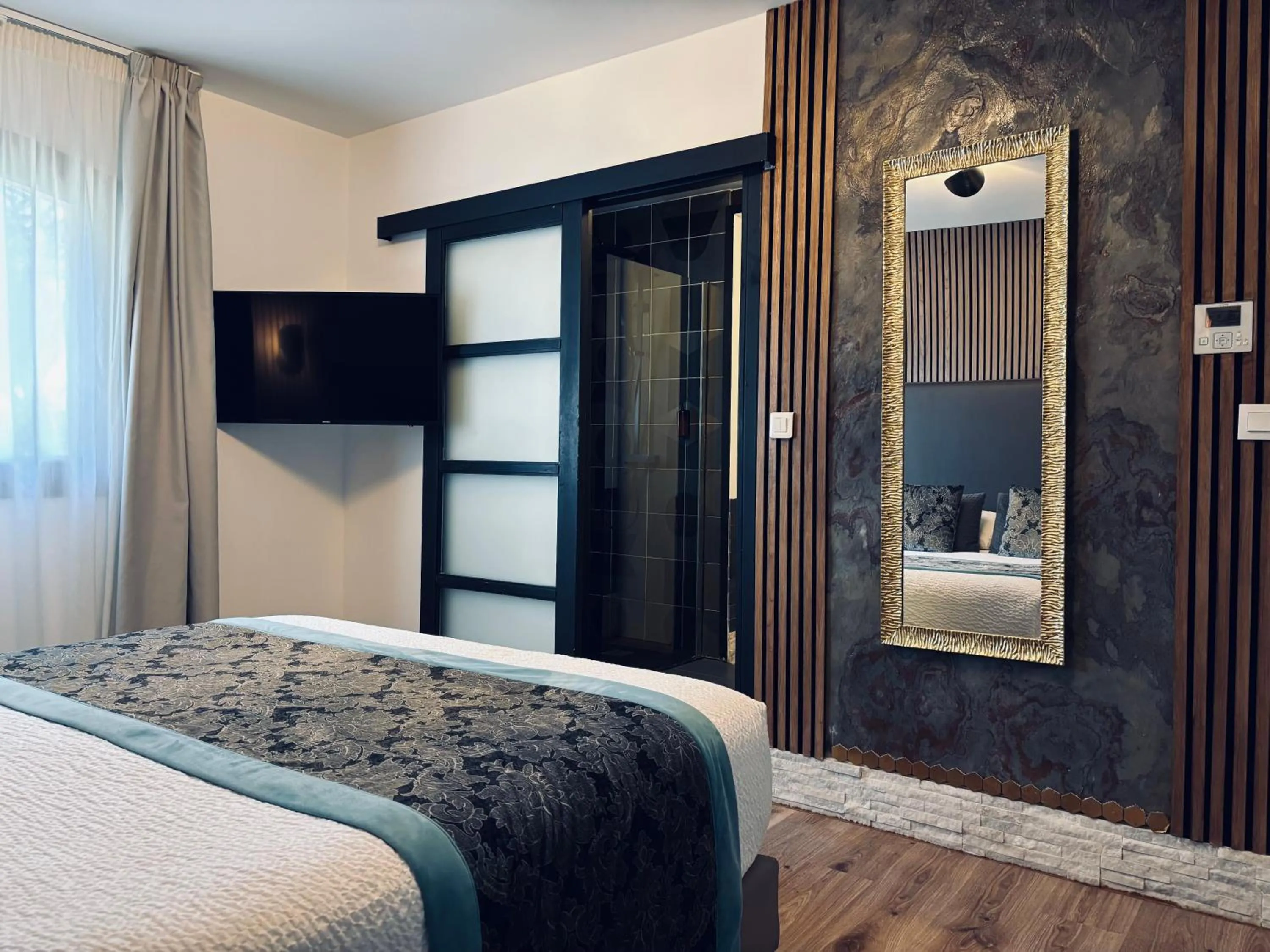 Bedroom, Bed in Le Confidentiel Hôtel & SPA