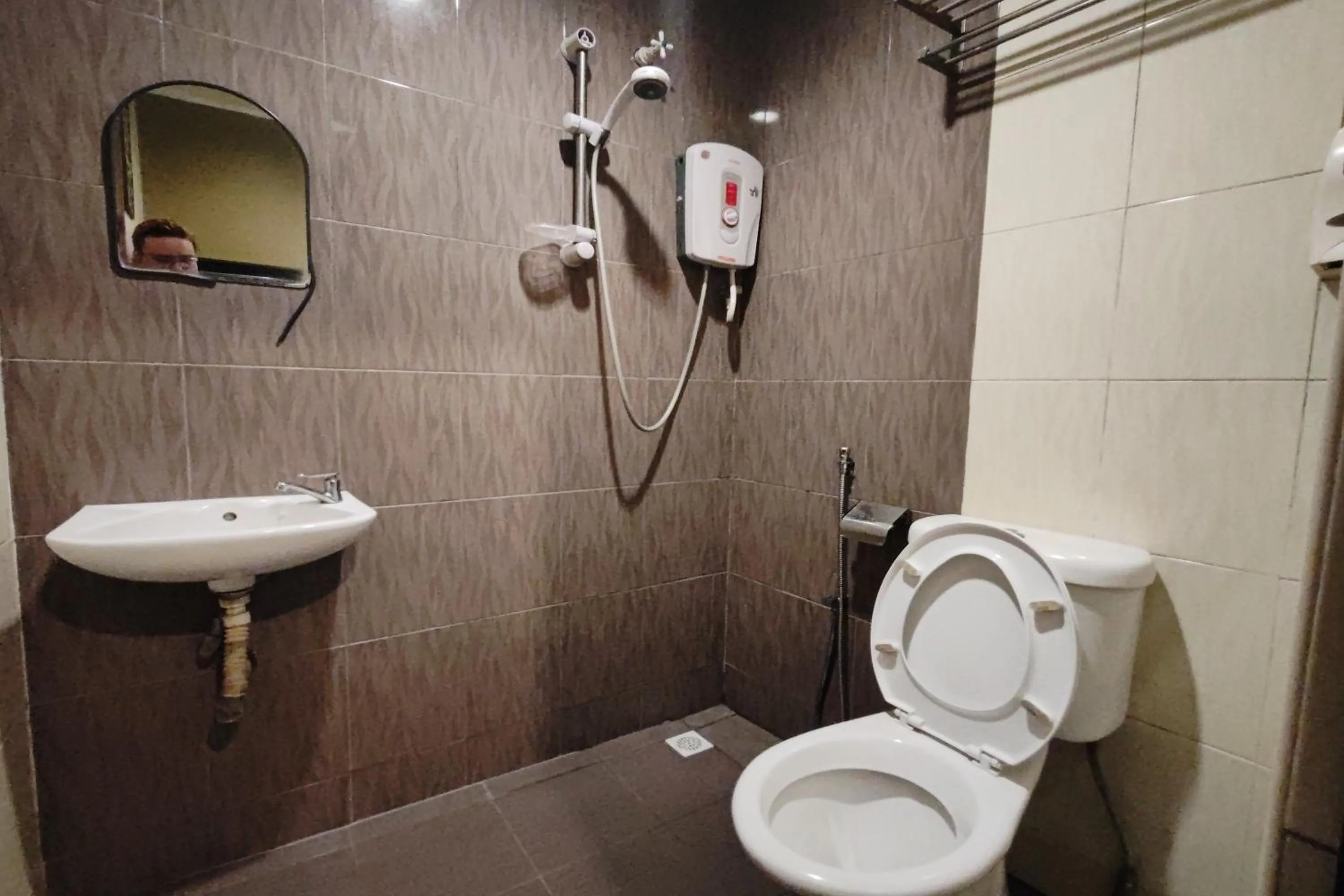 Shower in Heaven Mountain Hill Hotel 1 Cameron Highlands