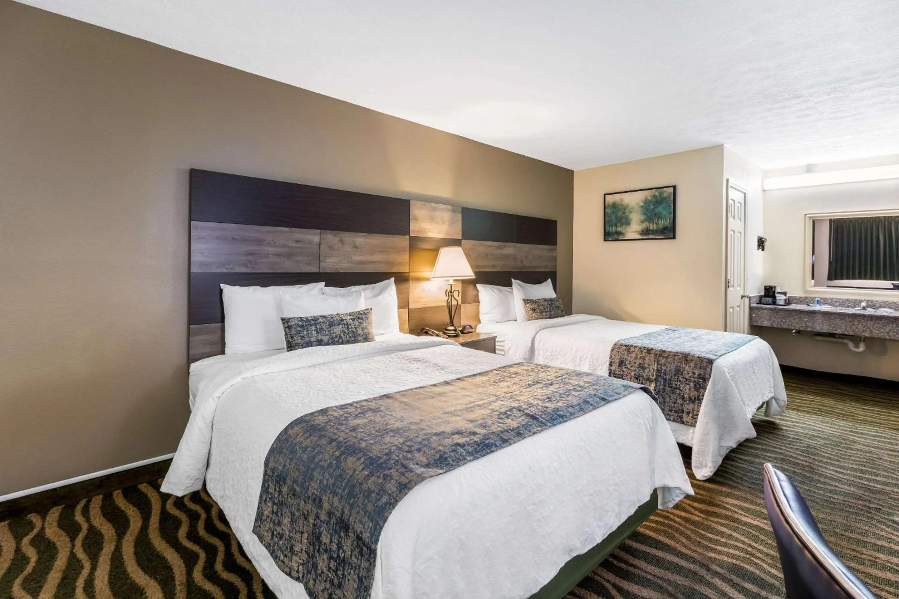 Photo of the whole room, Bed in Rodeway Inn Cadiz