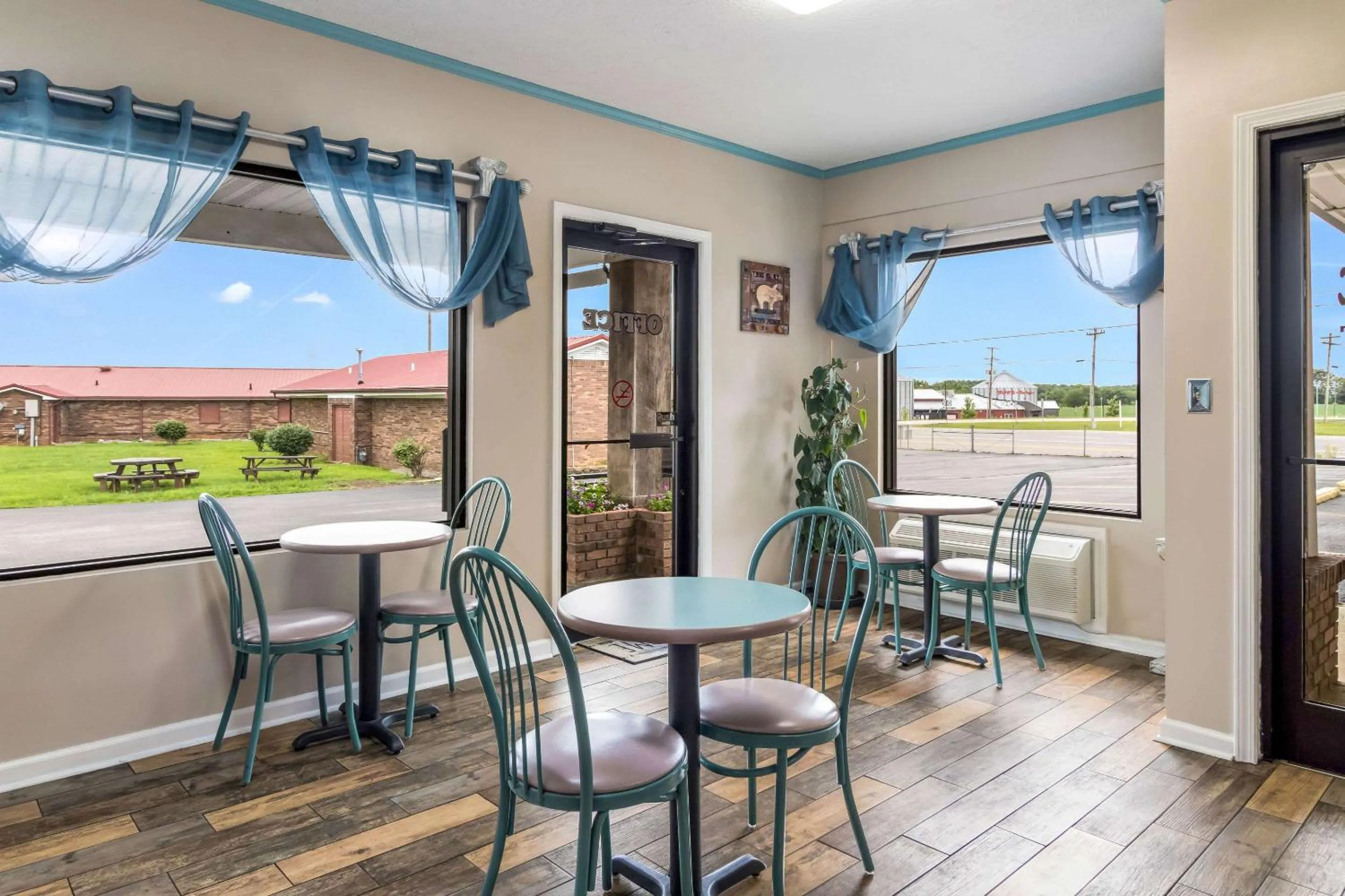 Lobby or reception in Rodeway Inn Cadiz