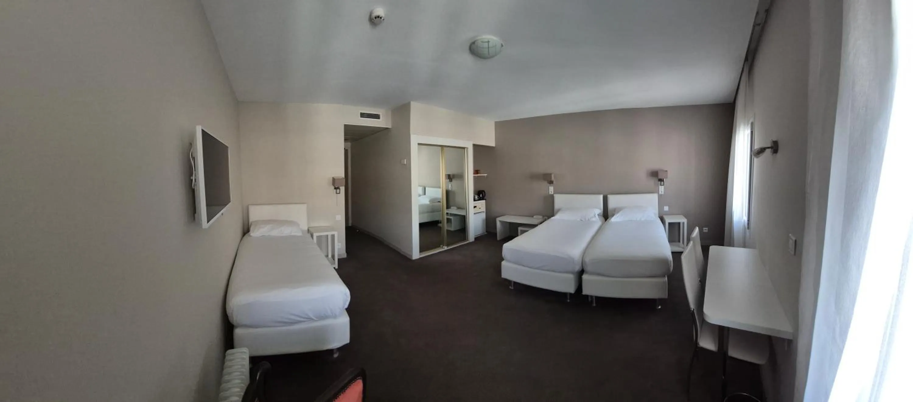 Photo of the whole room, Bed in Hôtel Ligure