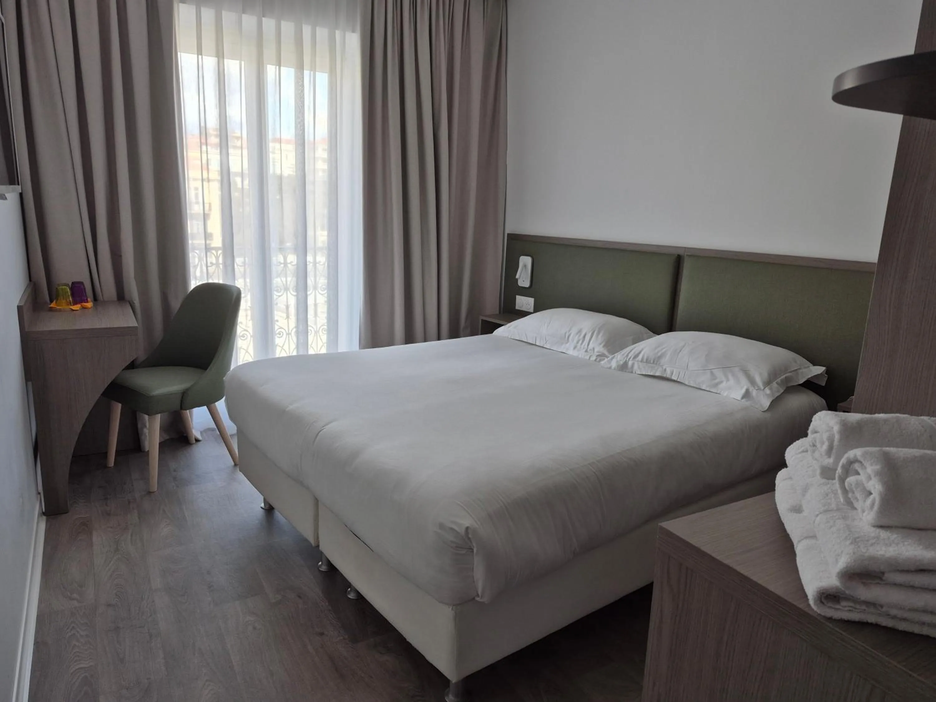 Photo of the whole room, Bed in Hôtel Ligure