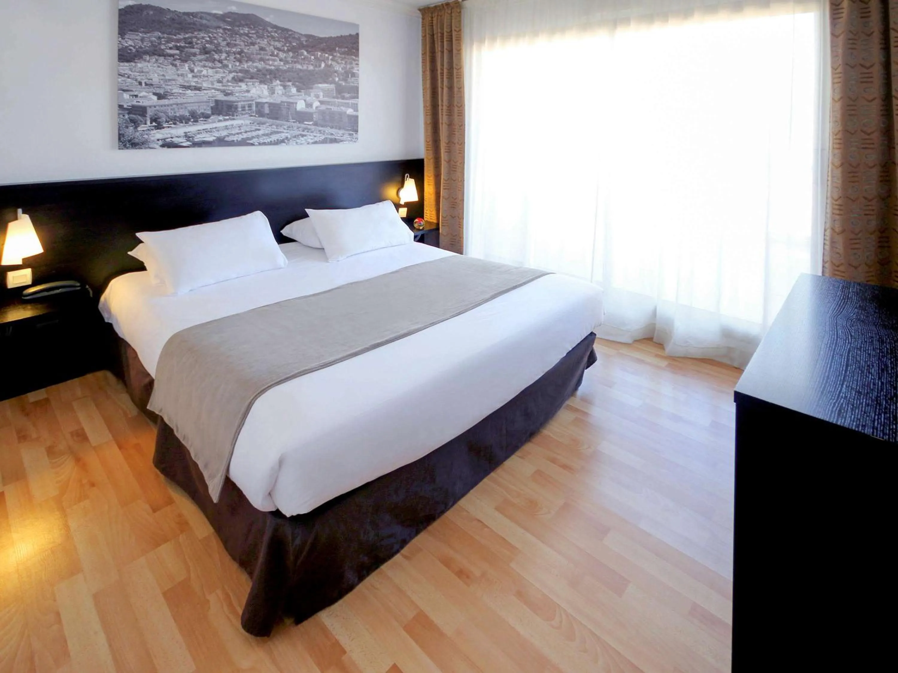 Photo of the whole room, Bed in Aparthotel Adagio Nice Promenade des Anglais