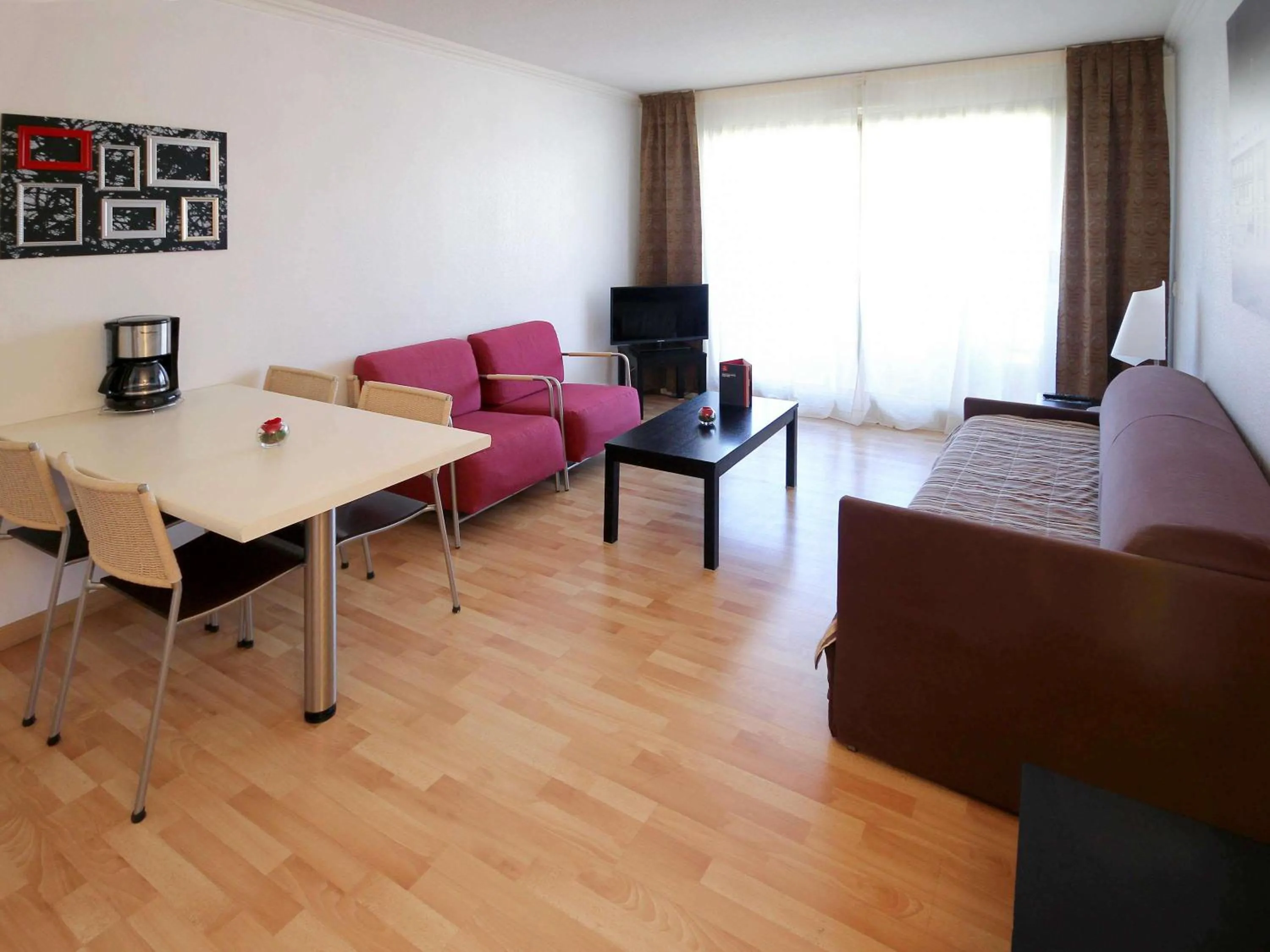 Bedroom in Aparthotel Adagio Nice Promenade des Anglais