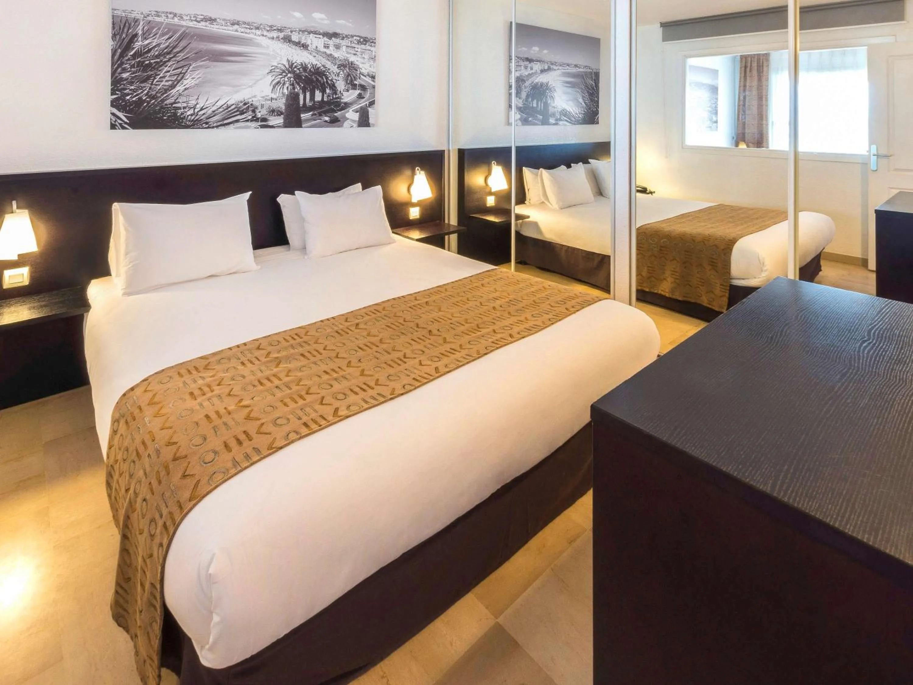 Photo of the whole room, Bed in Aparthotel Adagio Nice Promenade des Anglais