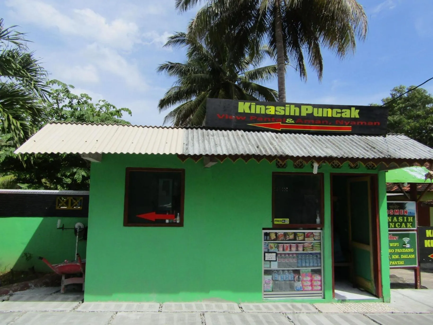 Property building in Losmen Kinasih Puncak & Gazebo Pandang