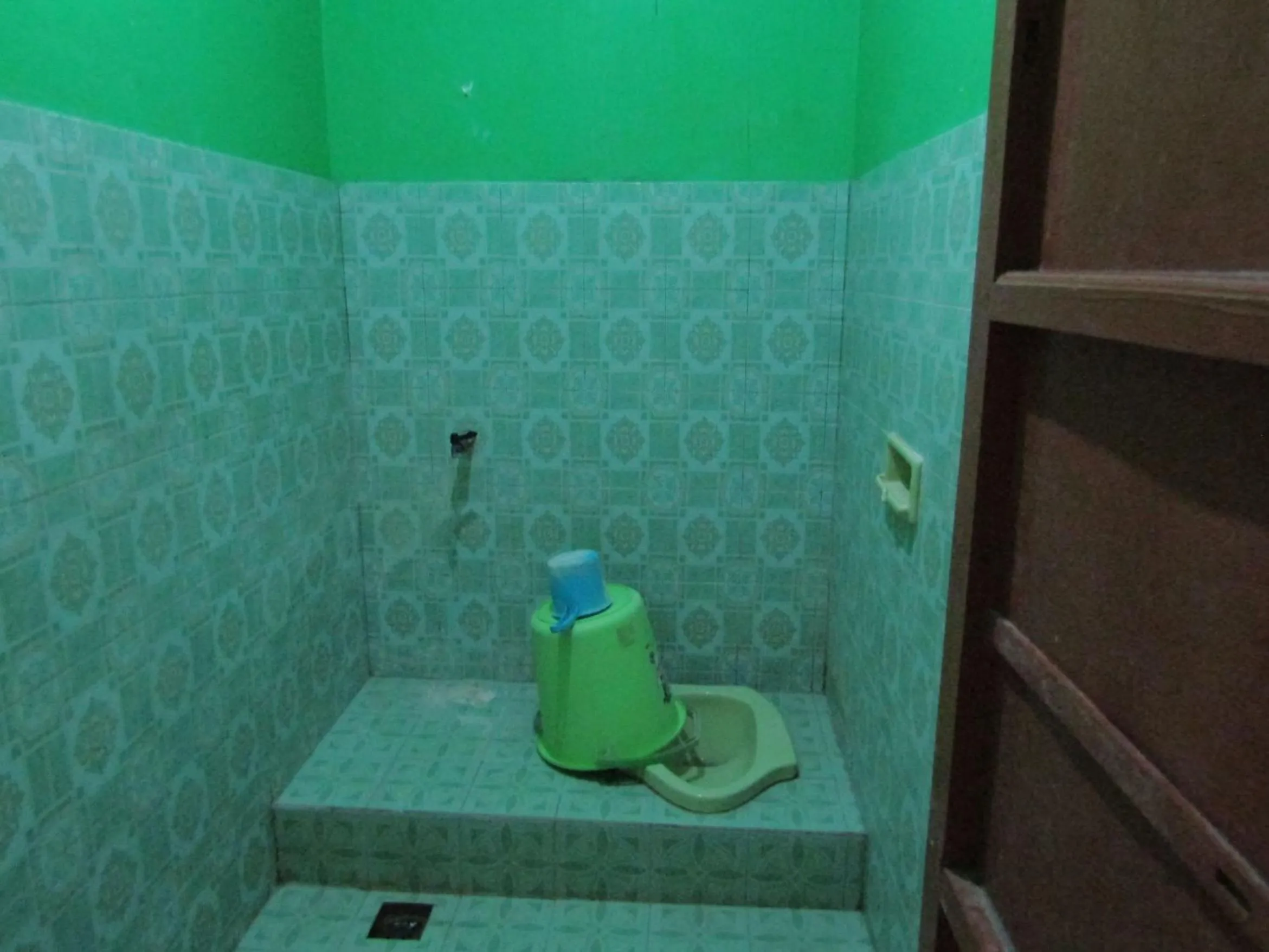 Bathroom in Losmen Kinasih Puncak & Gazebo Pandang