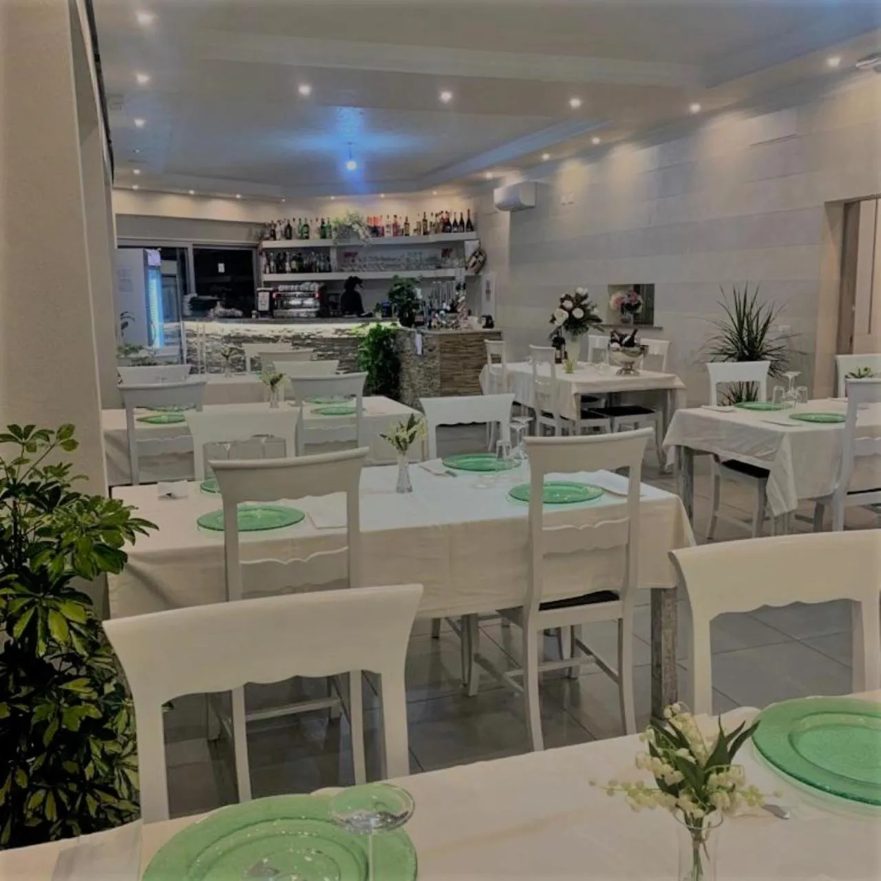 Restaurant/places to eat in HOTEL LORENA