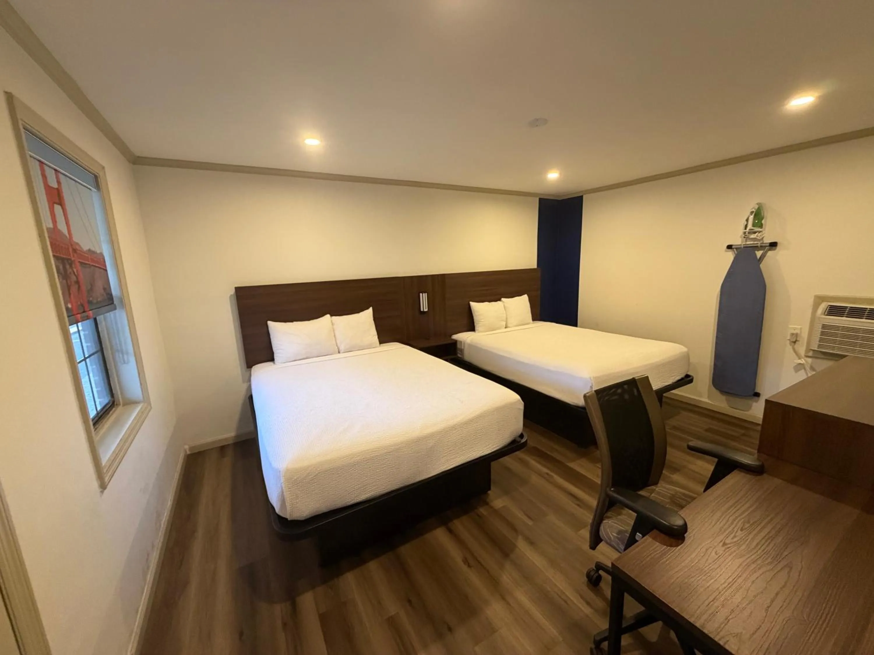 Bedroom, Bed in Travelodge by Wyndham Bainbridge