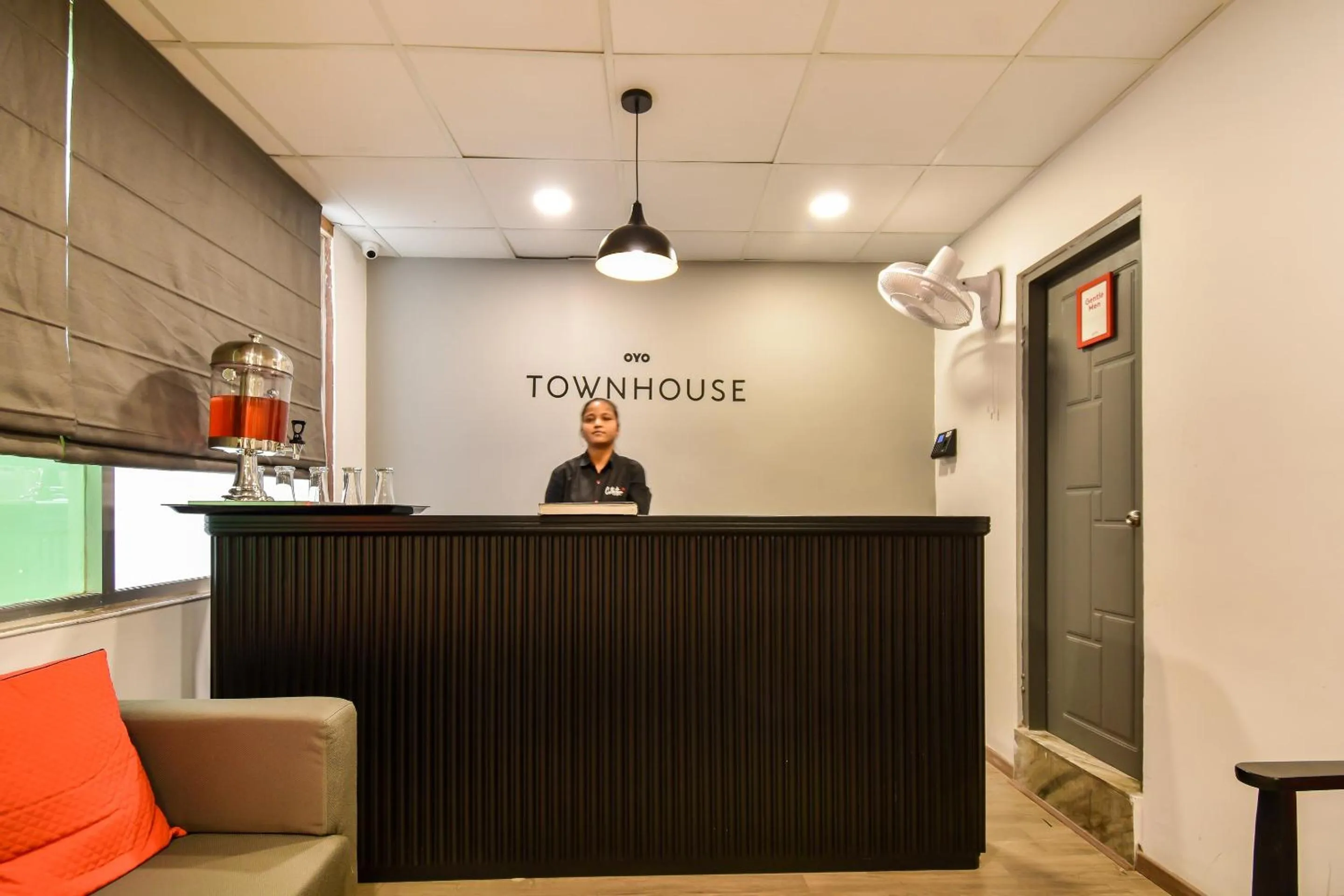 Lobby or reception in OYO Hotel Luxurs