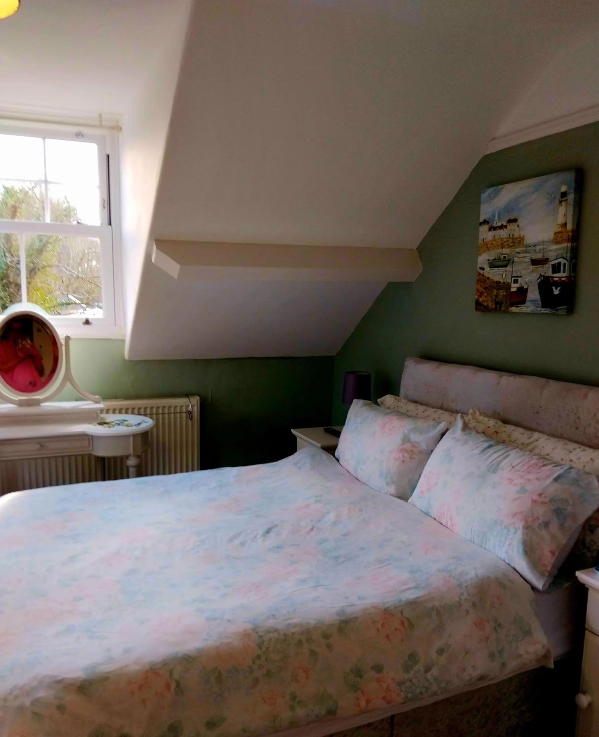 Bedroom, Bed in The Countryman Hotel