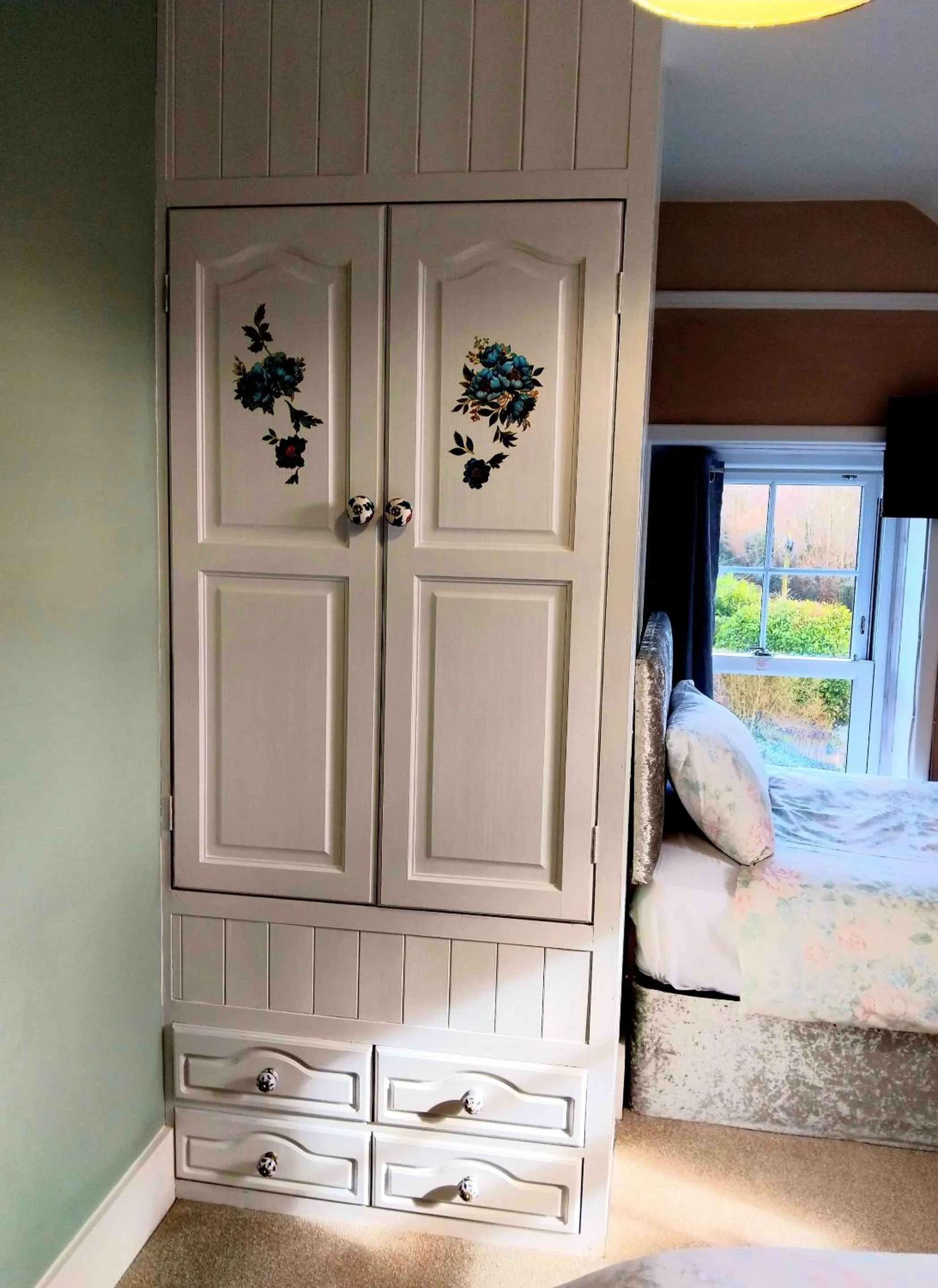 Bedroom, Bed in The Countryman Hotel