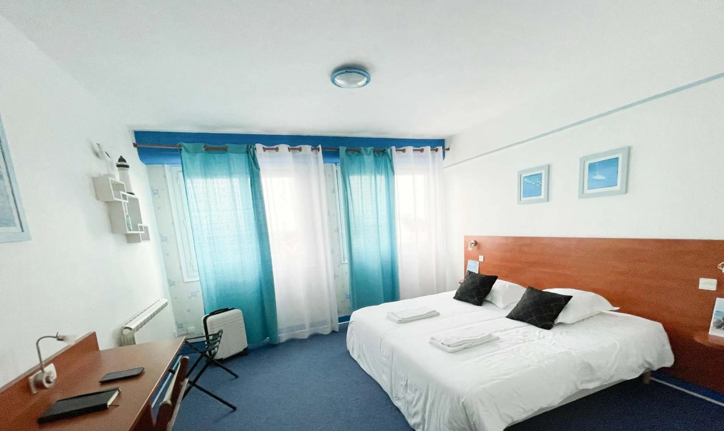 Photo of the whole room, Bed in Hotel les Alignements