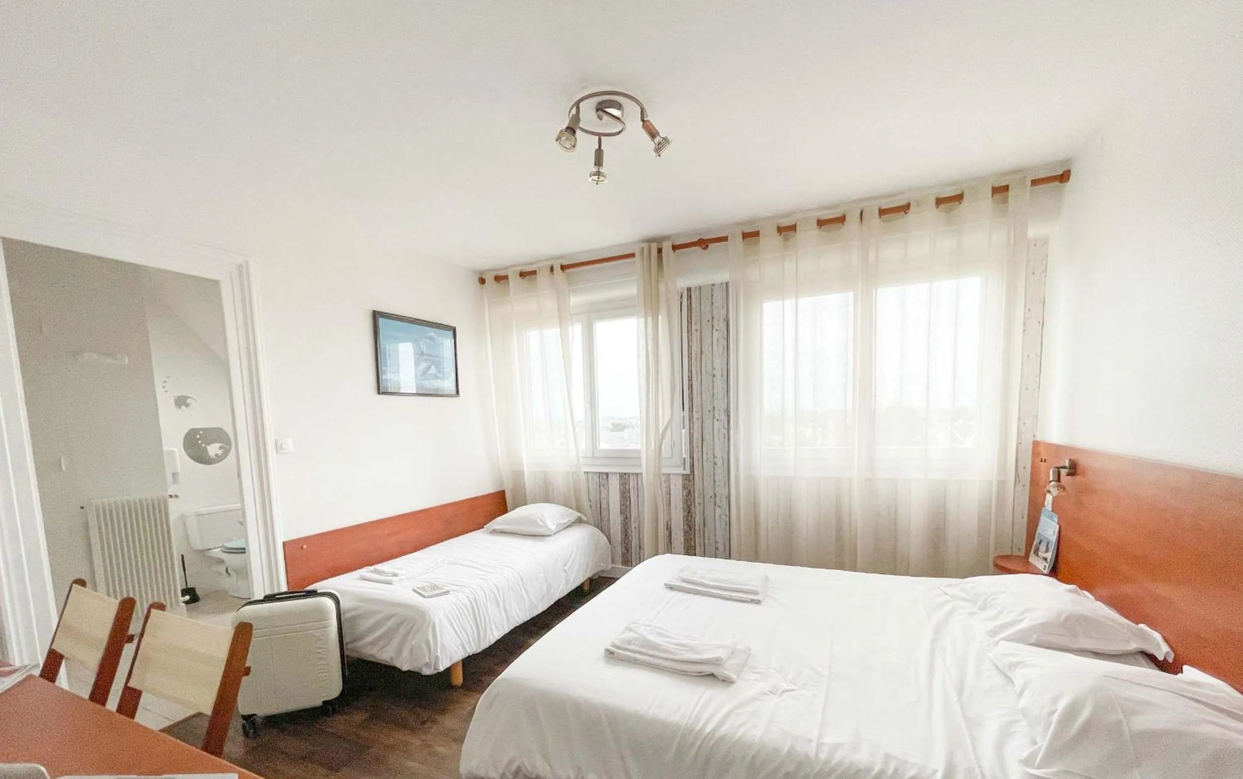 Photo of the whole room, Bed in Hotel les Alignements