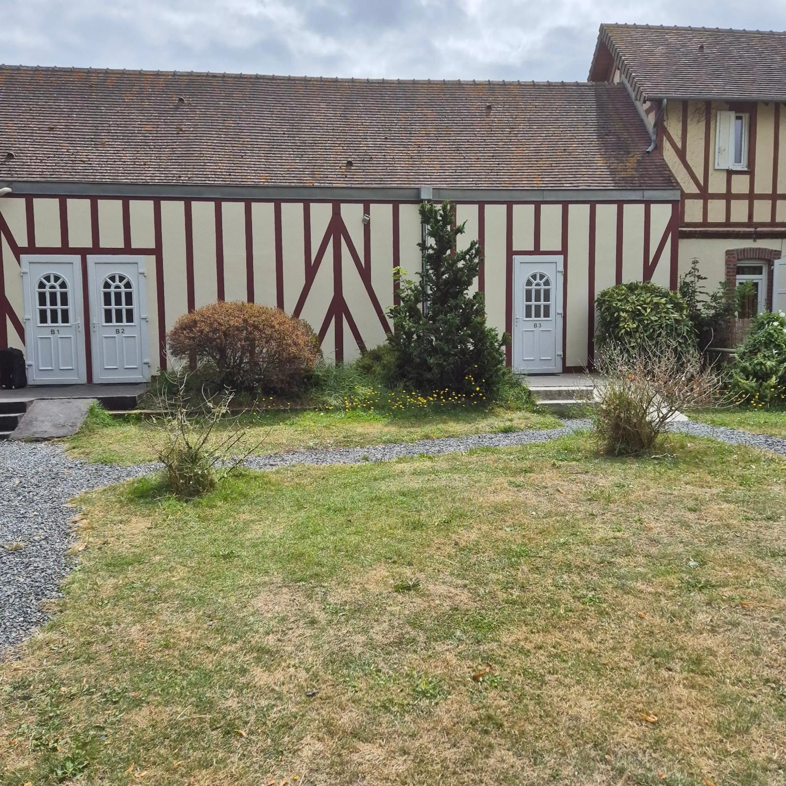 Garden view in Centre de Vacances CPCV Normandie à 50 metres de la plage de Houlgate