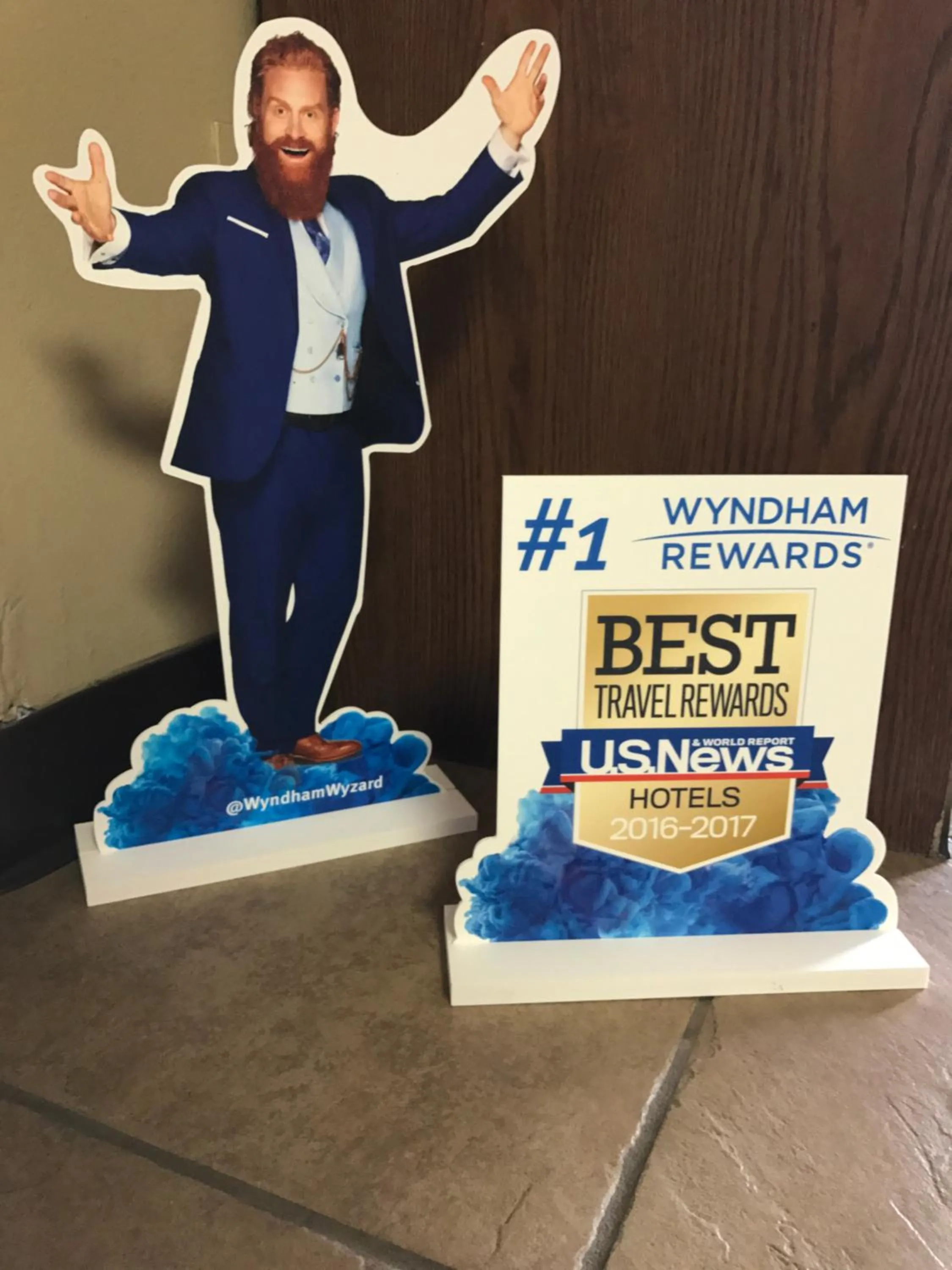 Logo/Certificate/Sign in Super 8 by Wyndham Redfield