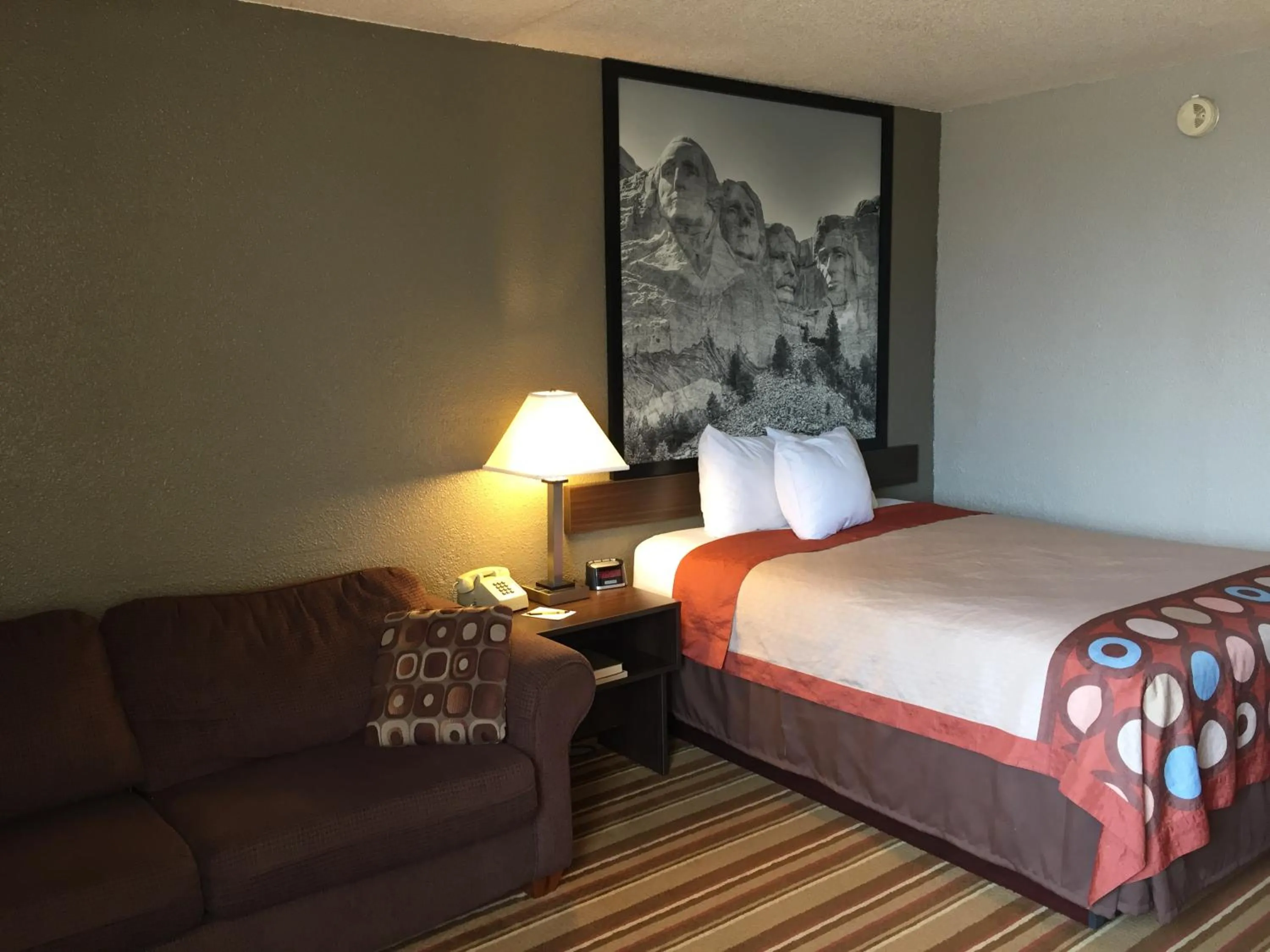 Bedroom, Bed in Super 8 by Wyndham Redfield