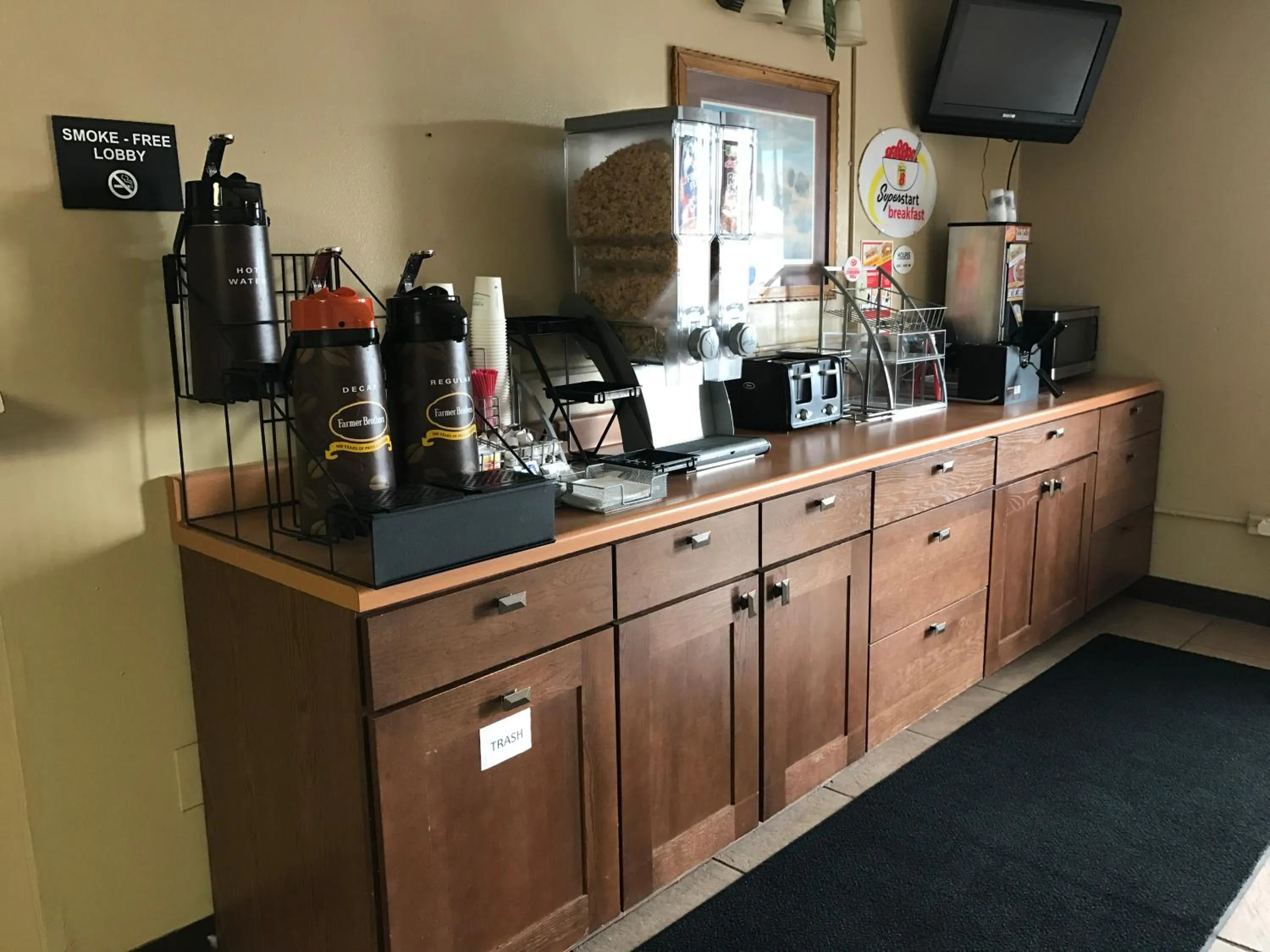 Lobby or reception in Super 8 by Wyndham Redfield